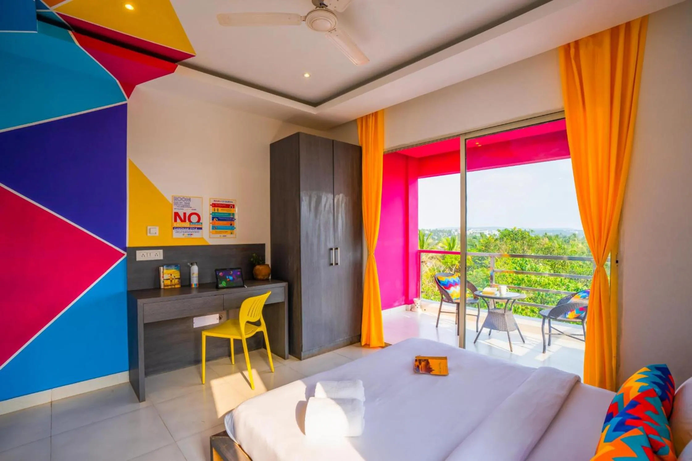 Bedroom, Bed in goSTOPS Goa, Baga