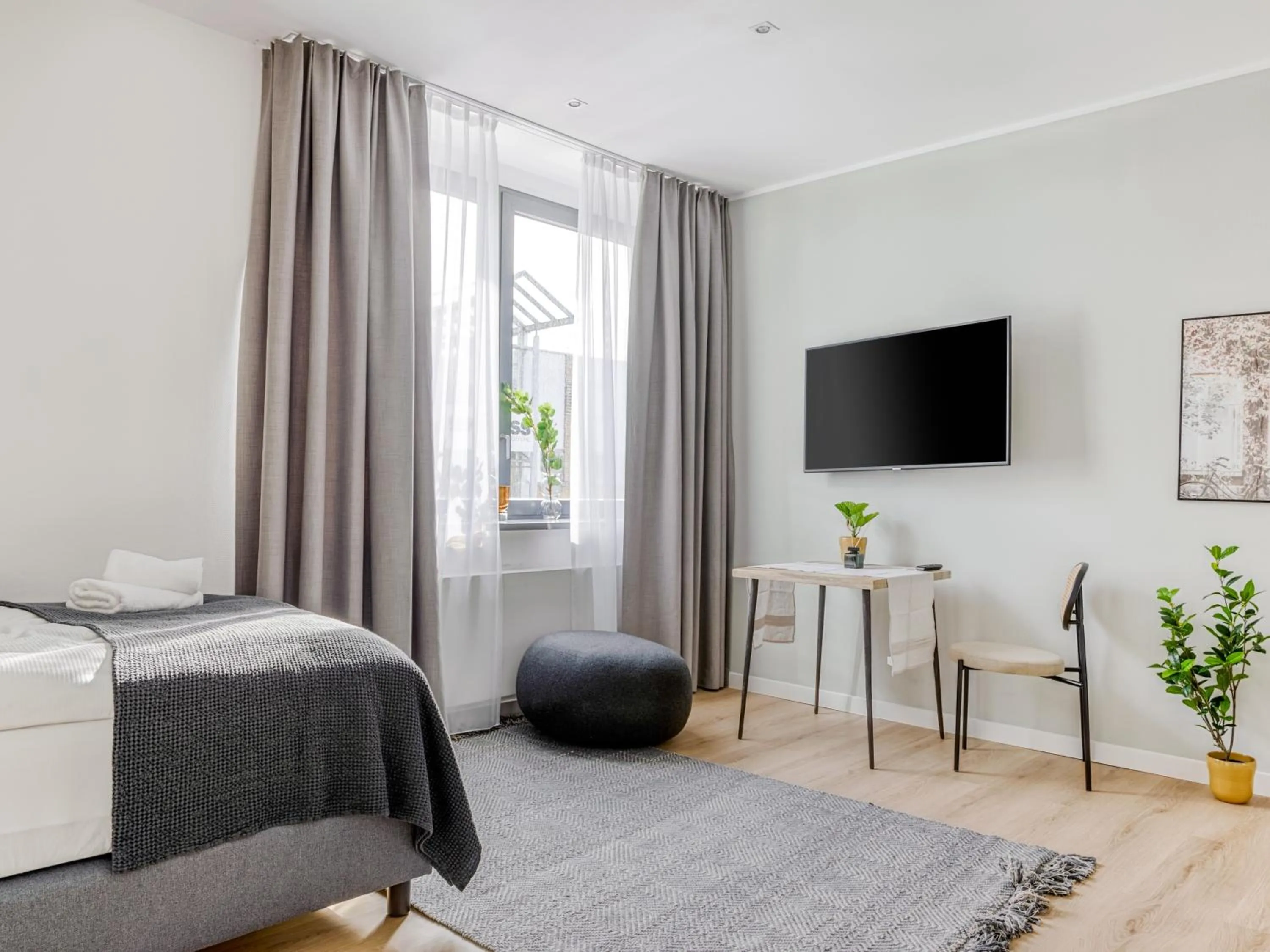 Bed in Limehome Aalen Reichsstädter Str