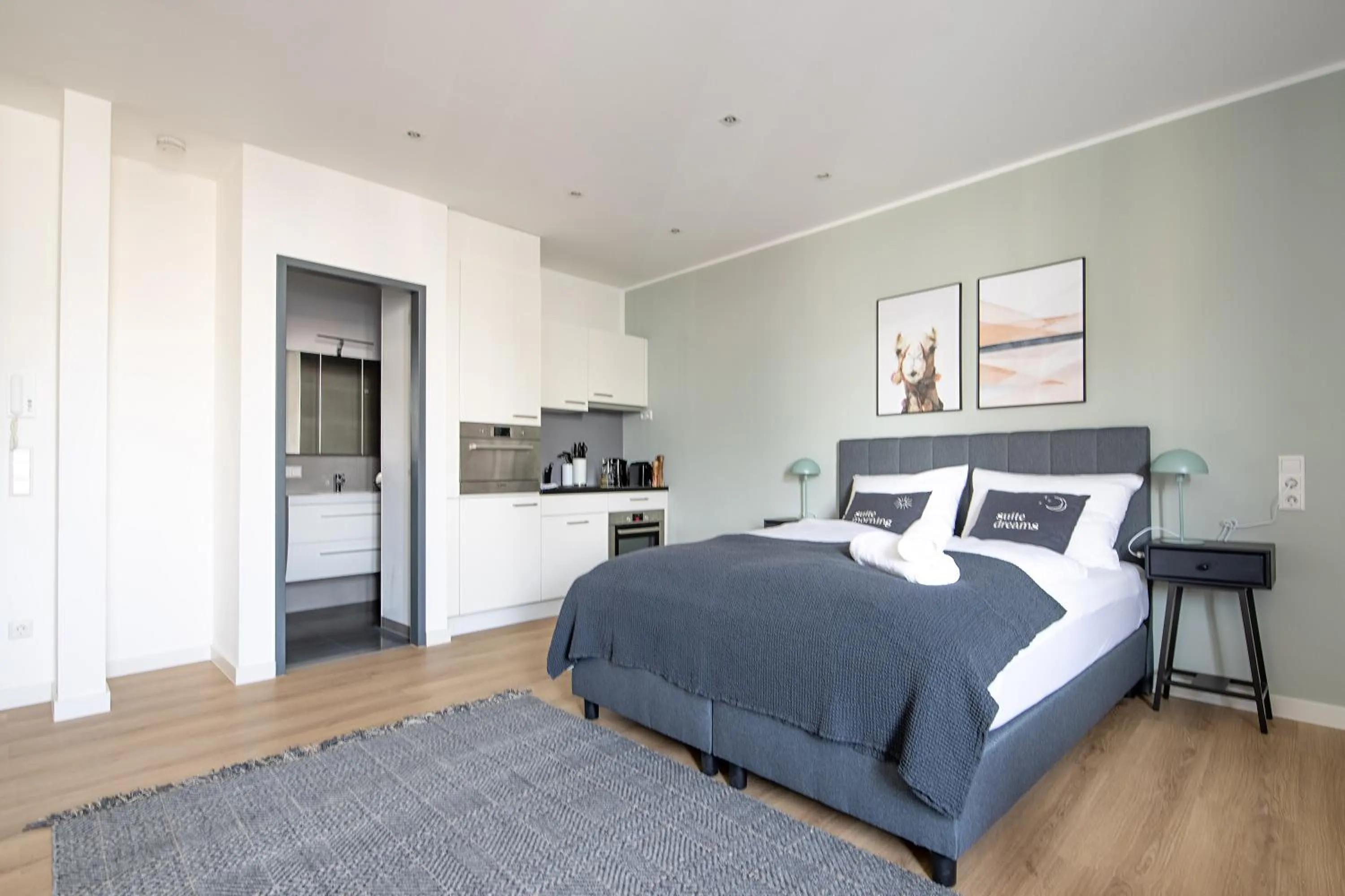 Bed in Limehome Aalen Reichsstädter Str