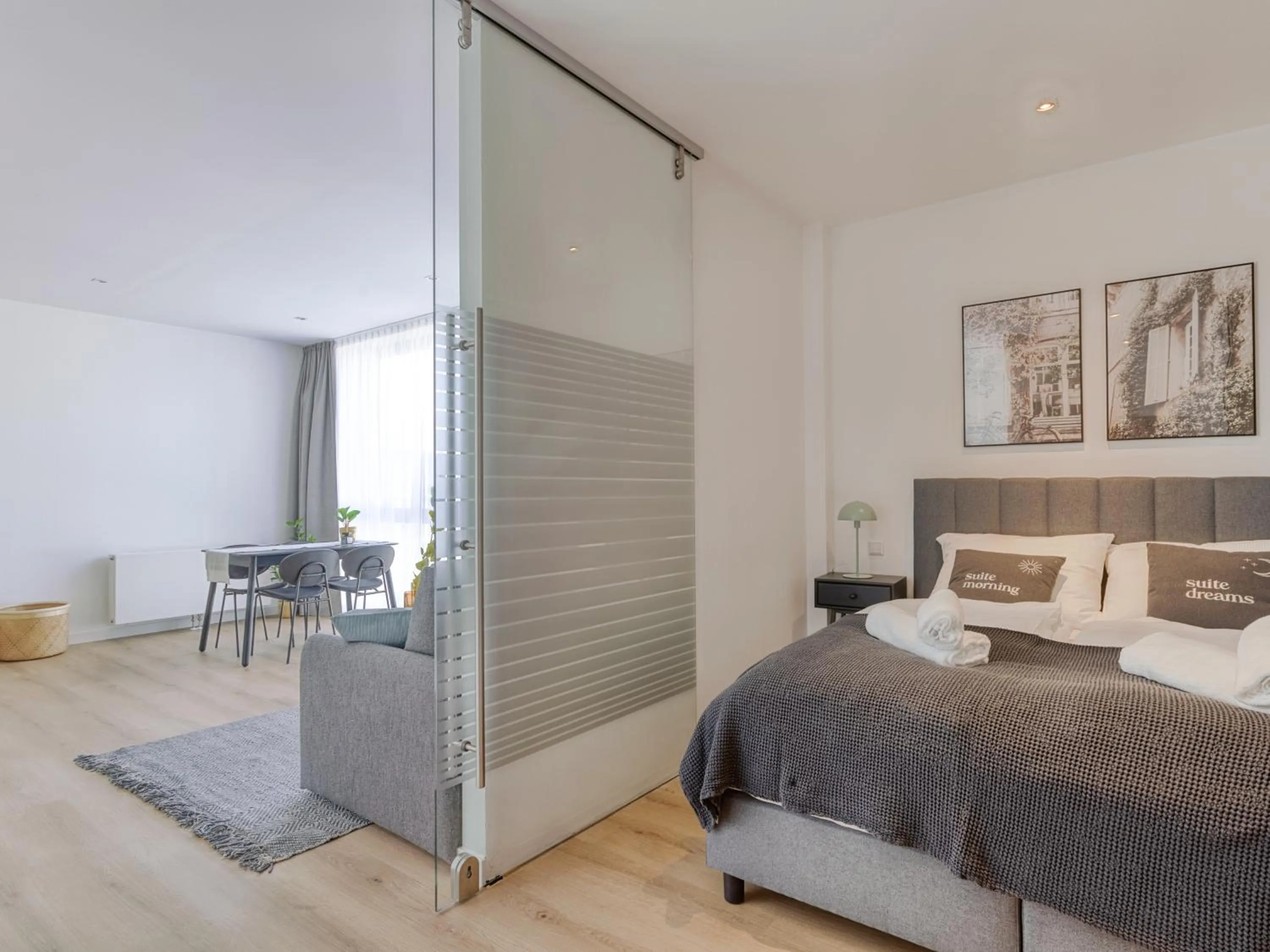 Bed in Limehome Aalen Reichsstädter Str