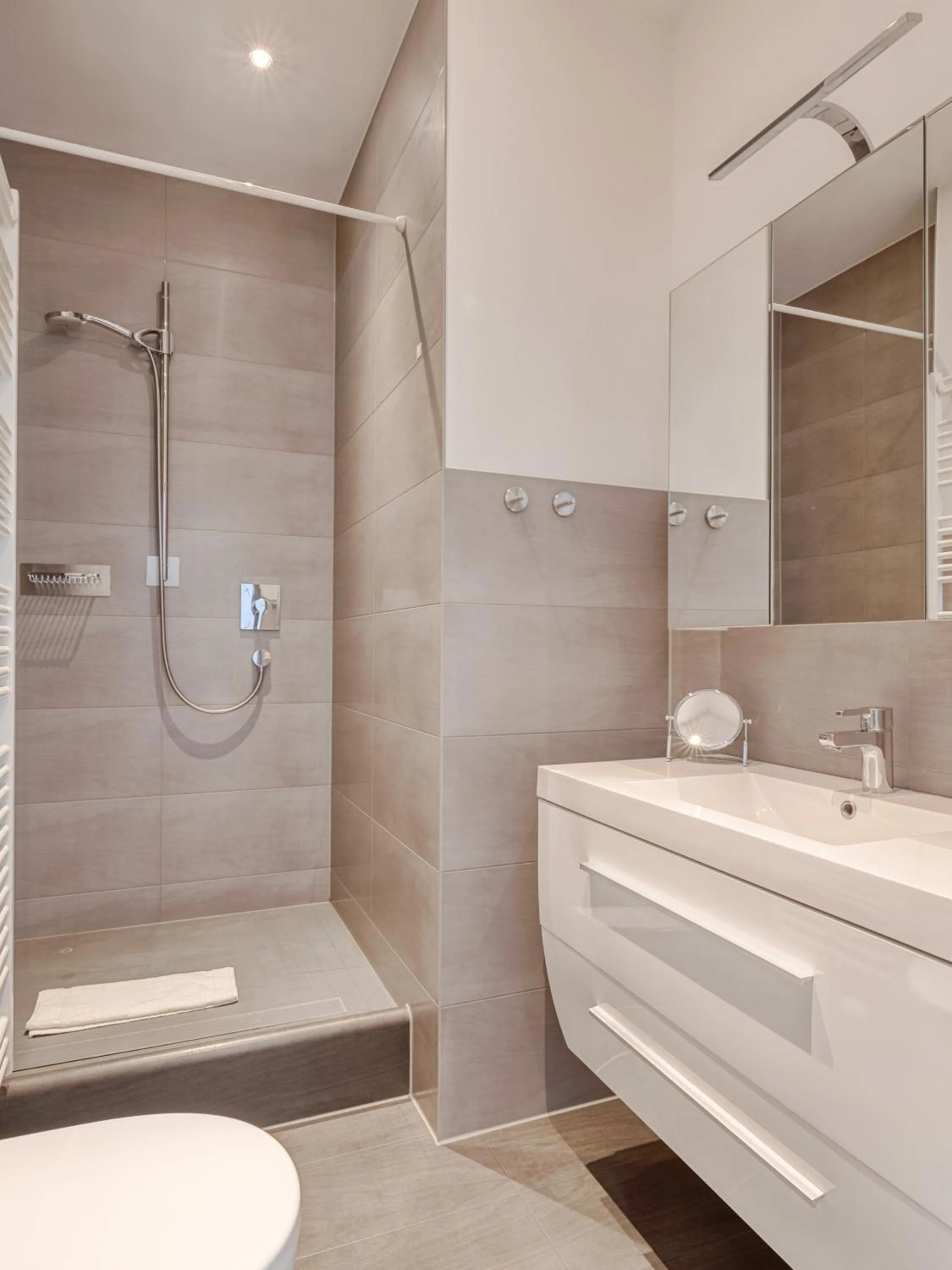 Shower in Limehome Aalen Reichsstädter Str