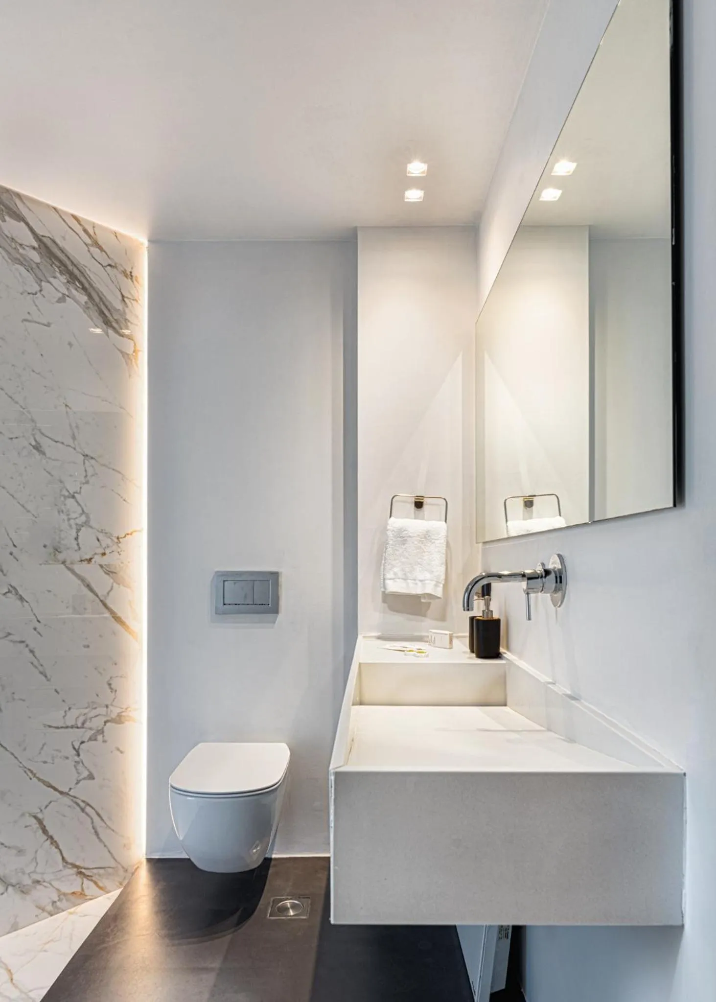 Bathroom in Syntagma Designers Living