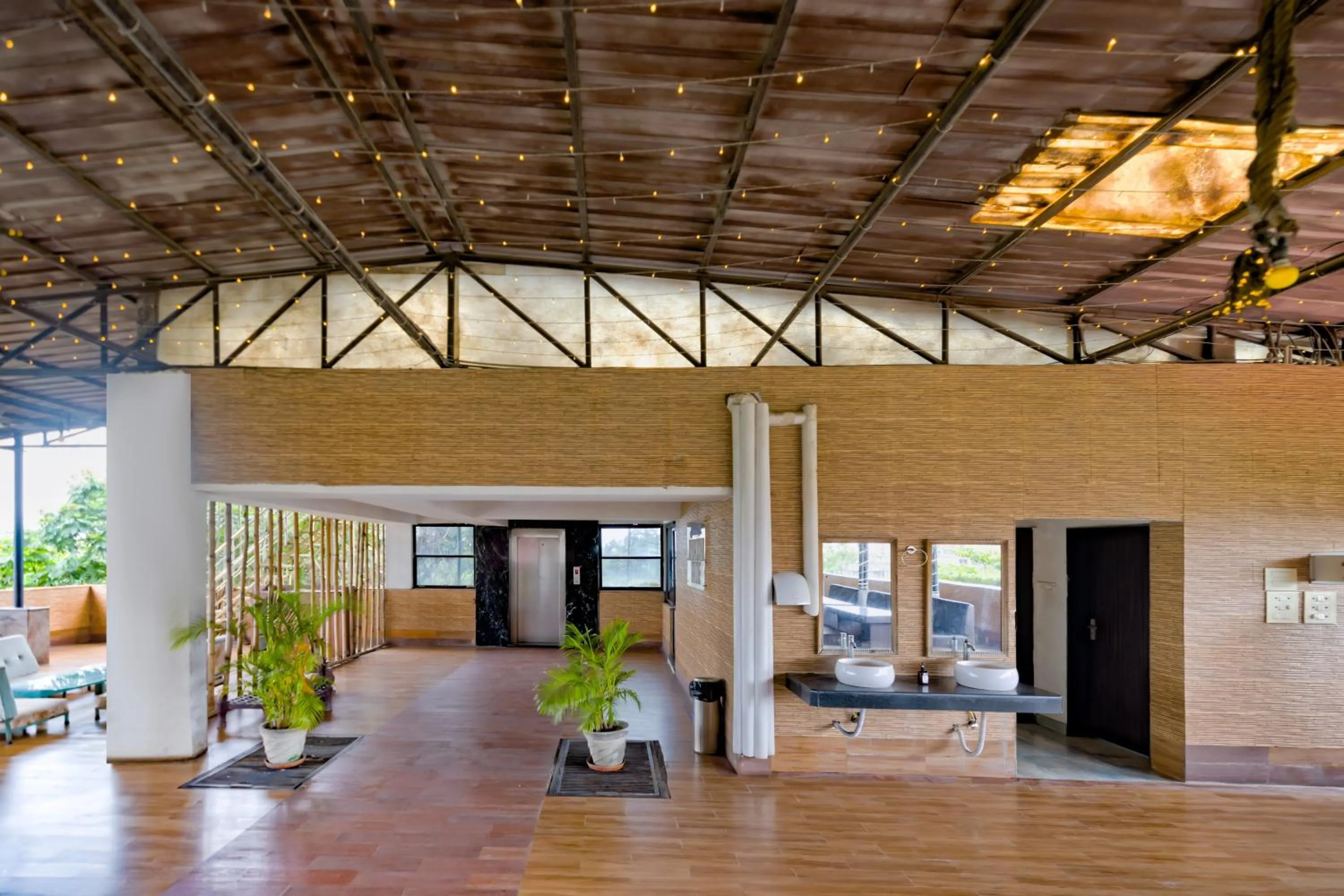 Restaurant/places to eat in Sheetal International