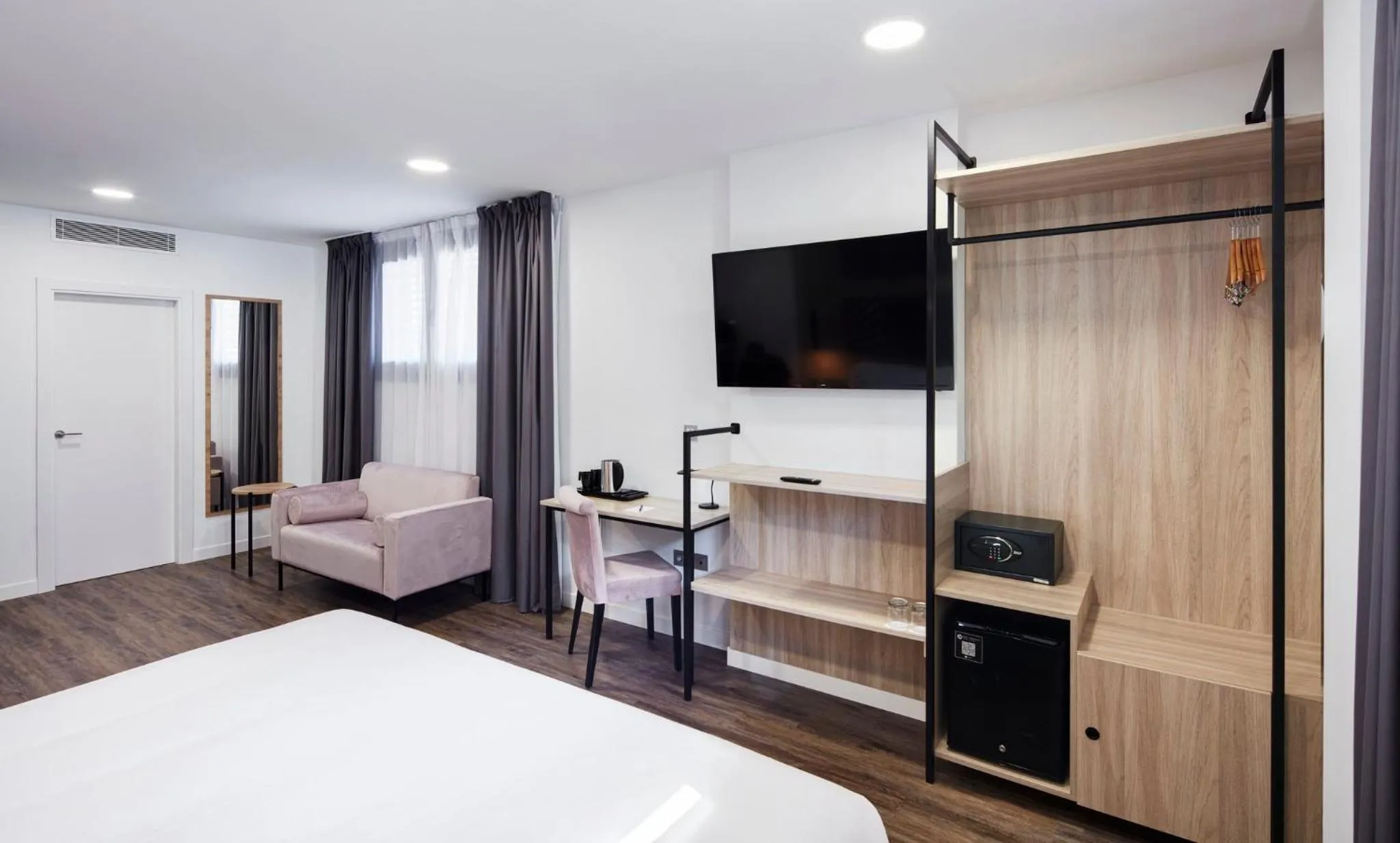 Photo of the whole room, Bed in Sercotel Córdoba Delicias