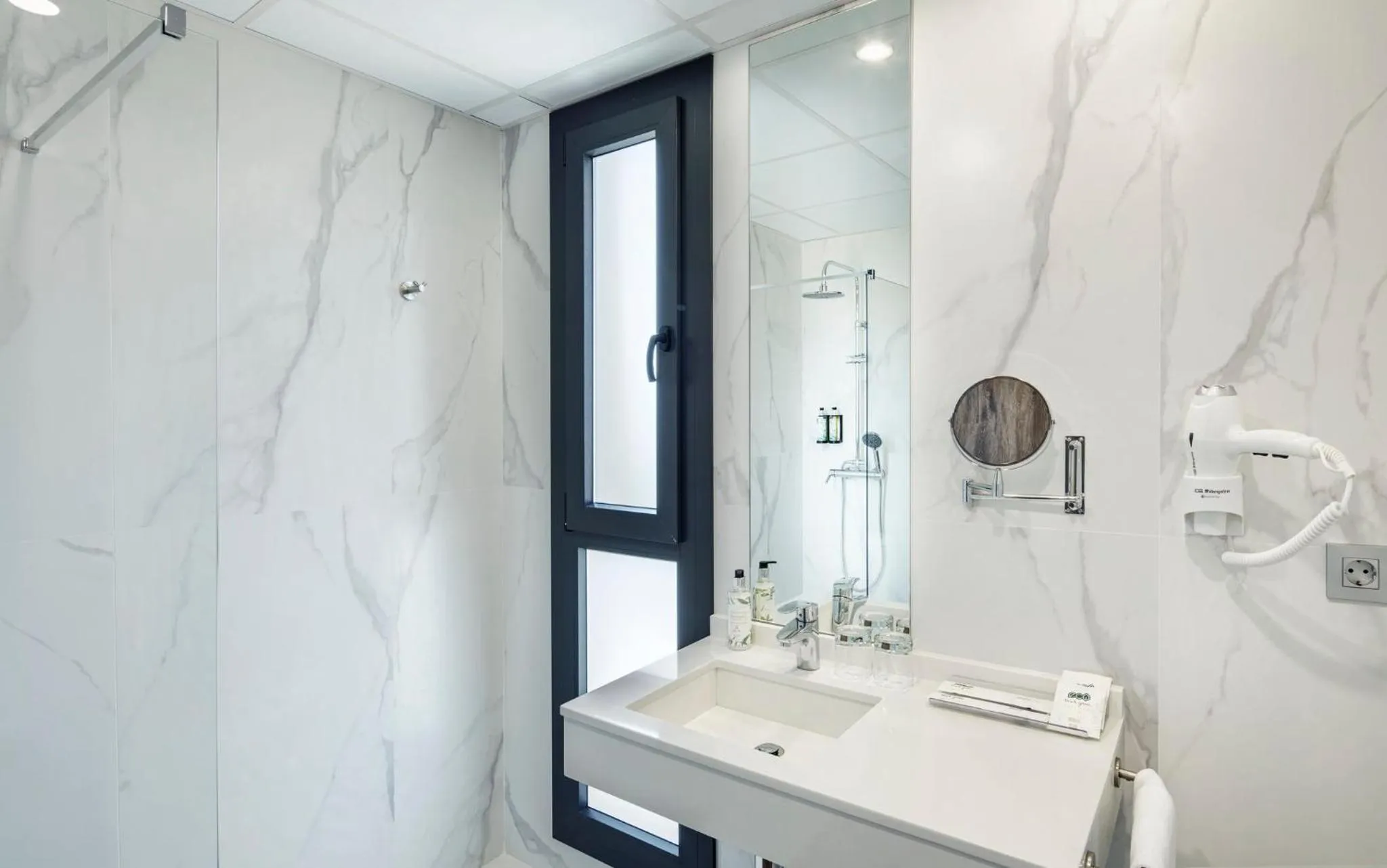 Bathroom in Sercotel Córdoba Delicias