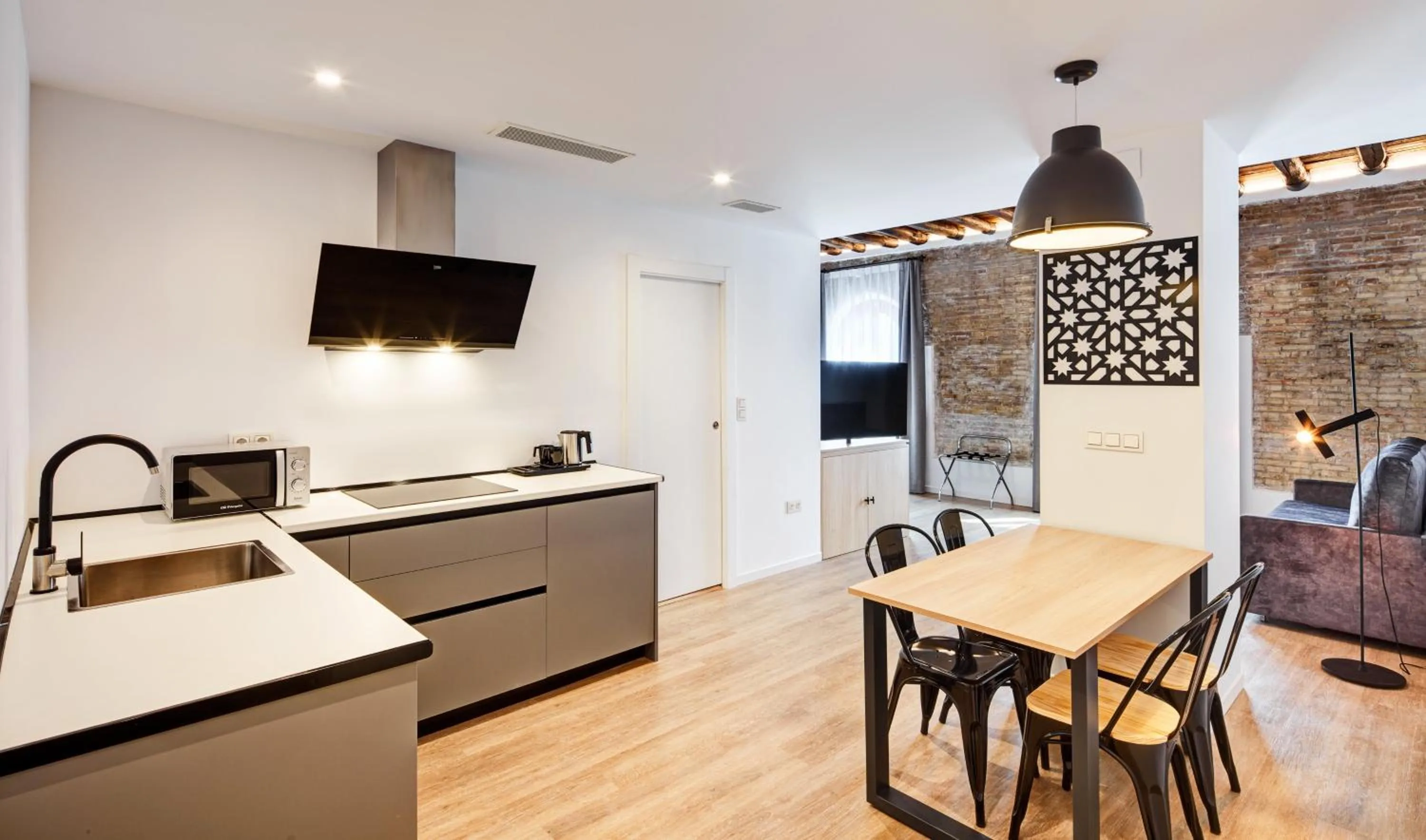 Kitchen or kitchenette in Sercotel Granada Suites