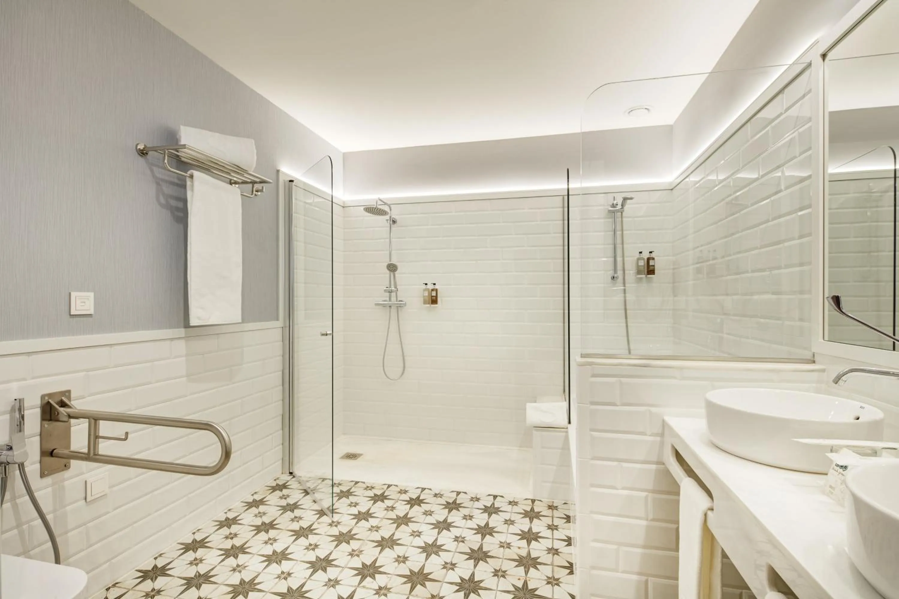 Bathroom in Sercotel Granada Suites