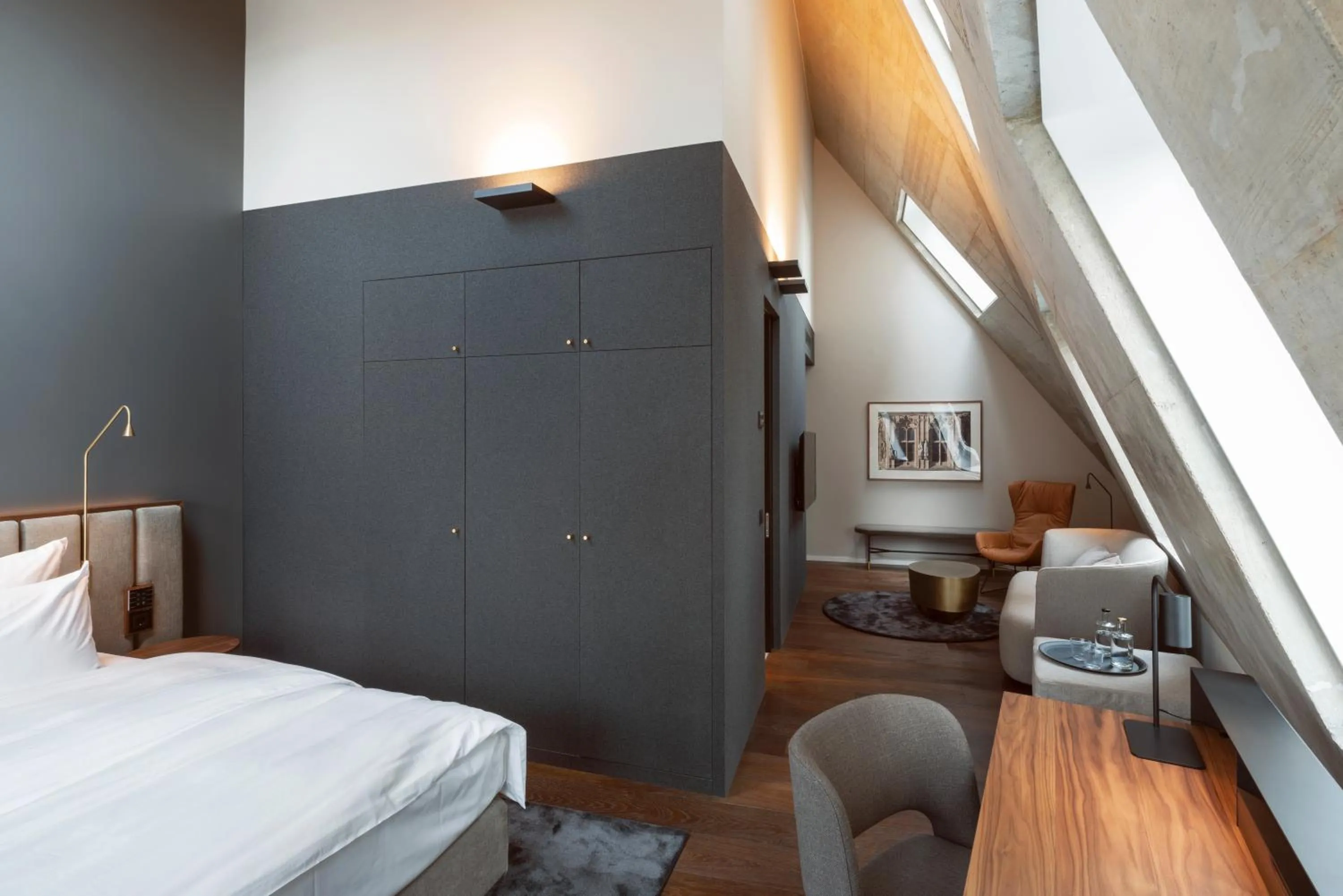 Photo of the whole room, Bed in Legend Hotel