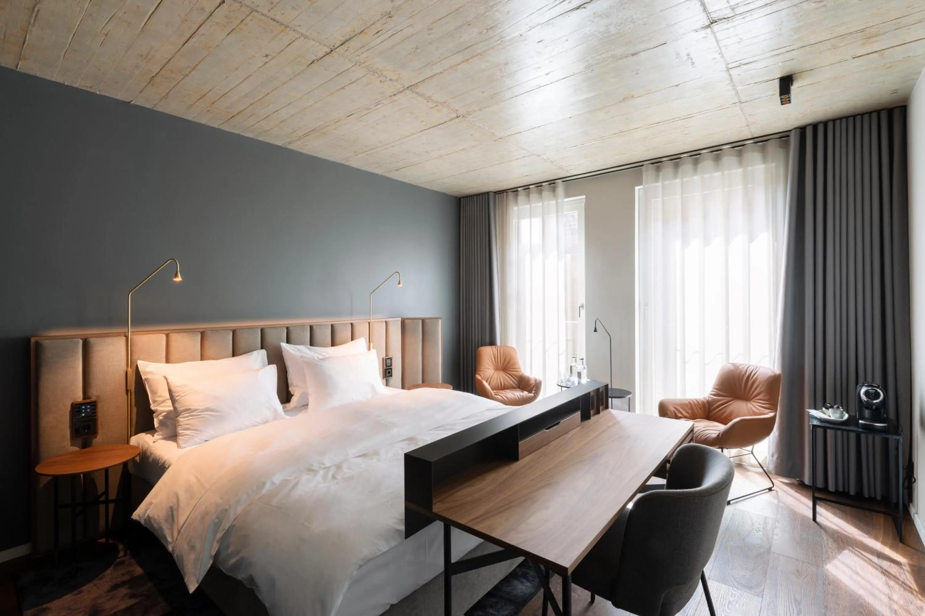 Photo of the whole room, Bed in Legend Hotel