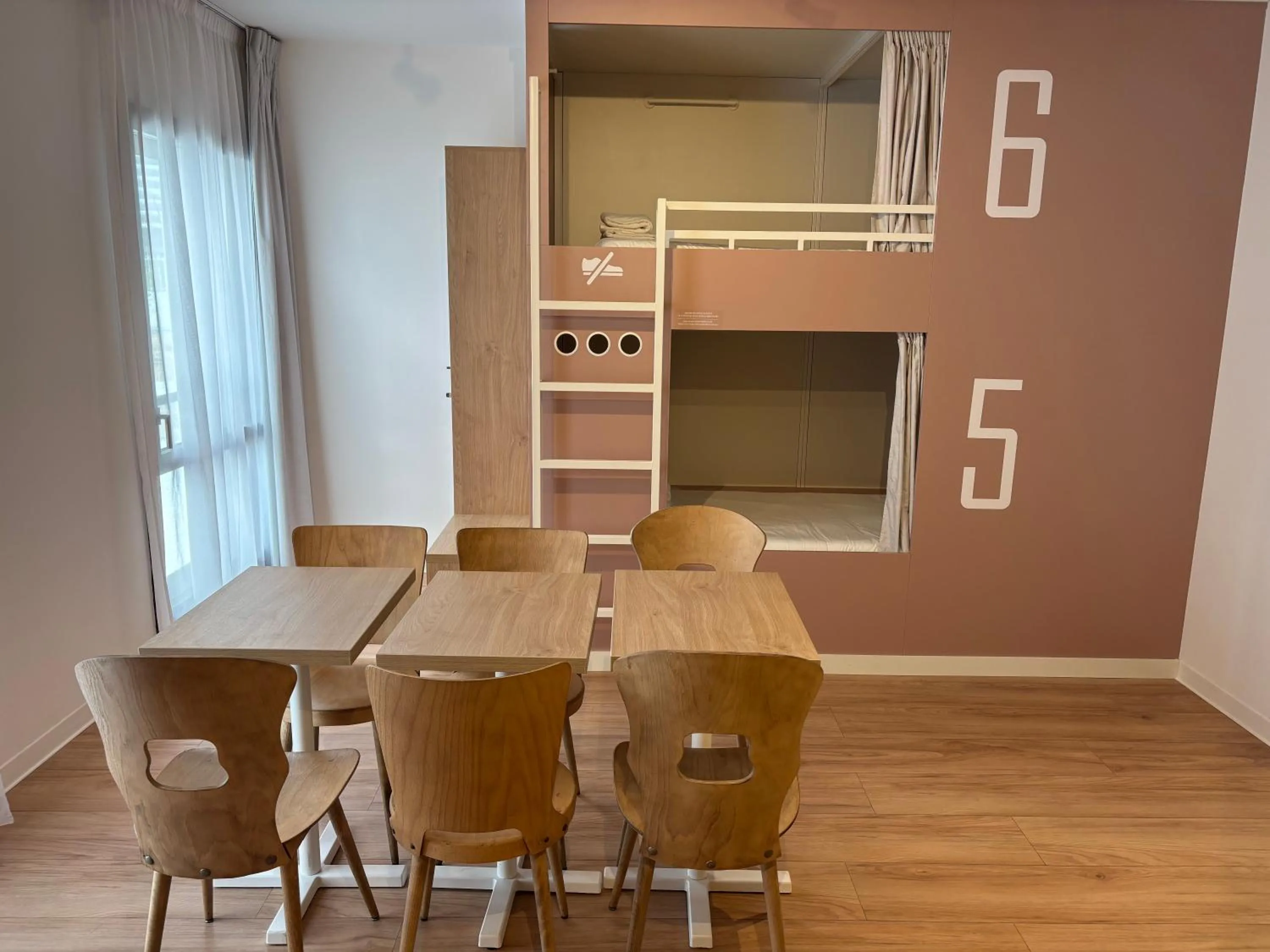 Dining area in Apparthotel Privilodges Toulon