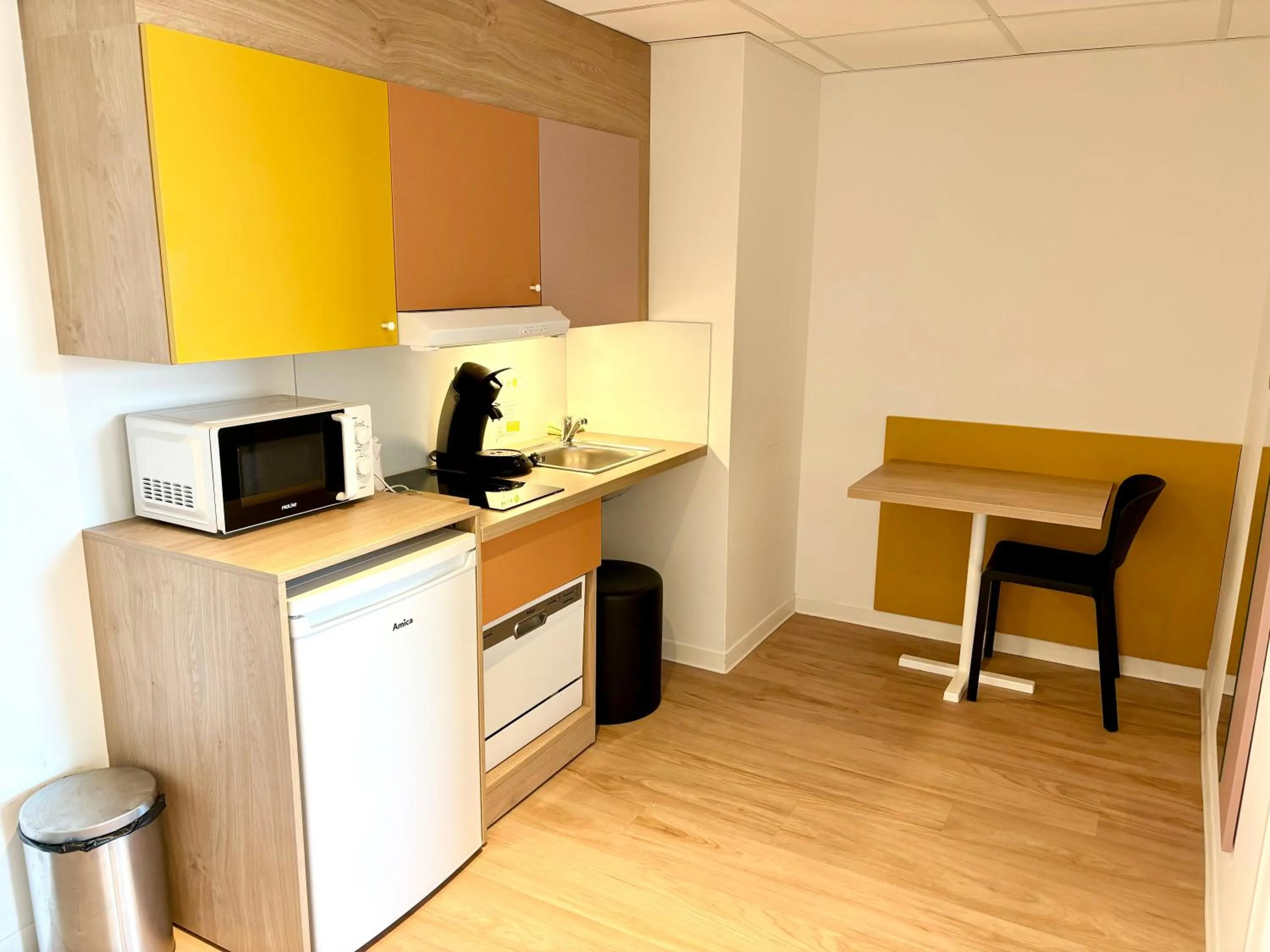 Kitchen or kitchenette in Apparthotel Privilodges Toulon