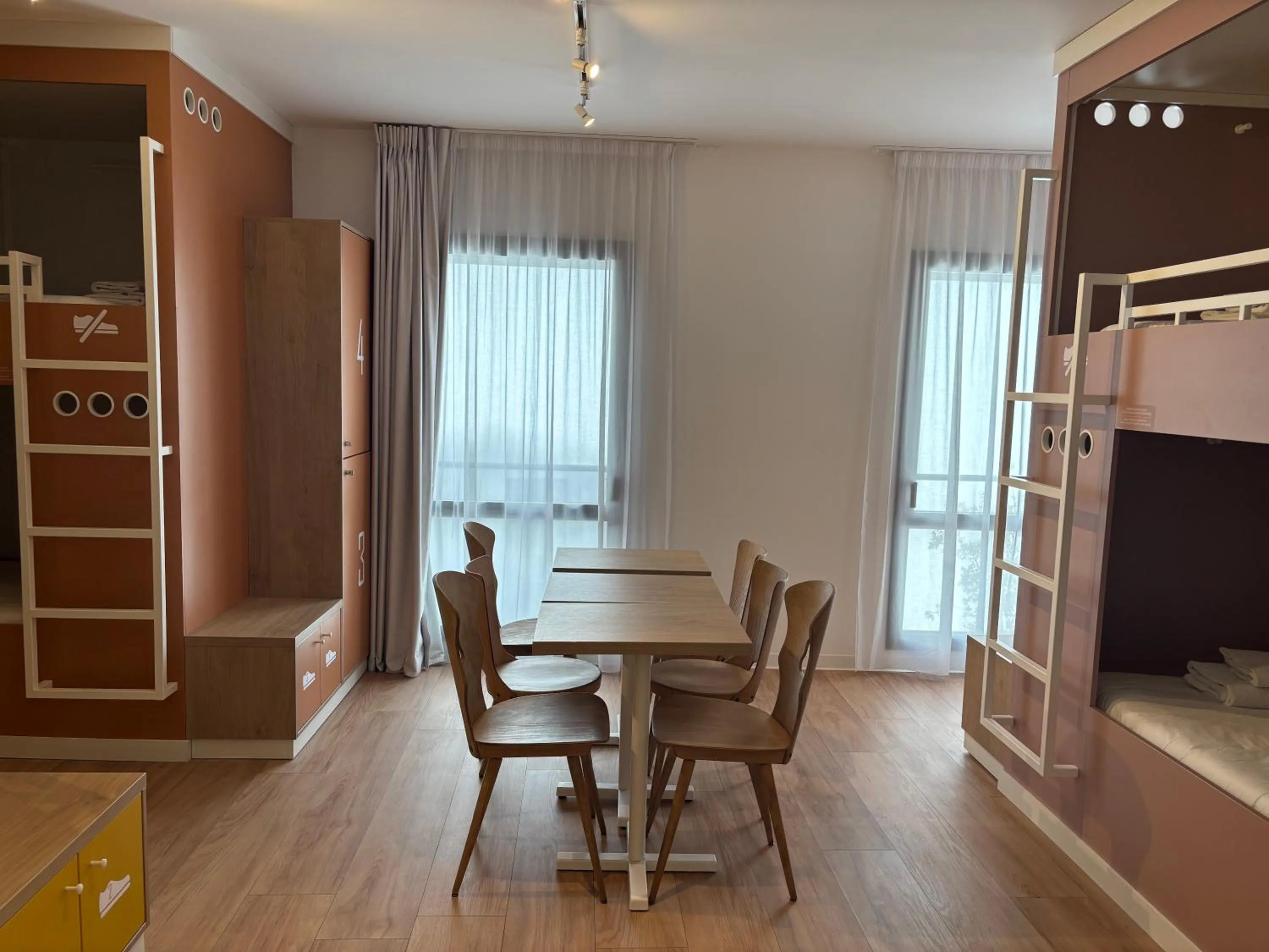 Dining area in Apparthotel Privilodges Toulon