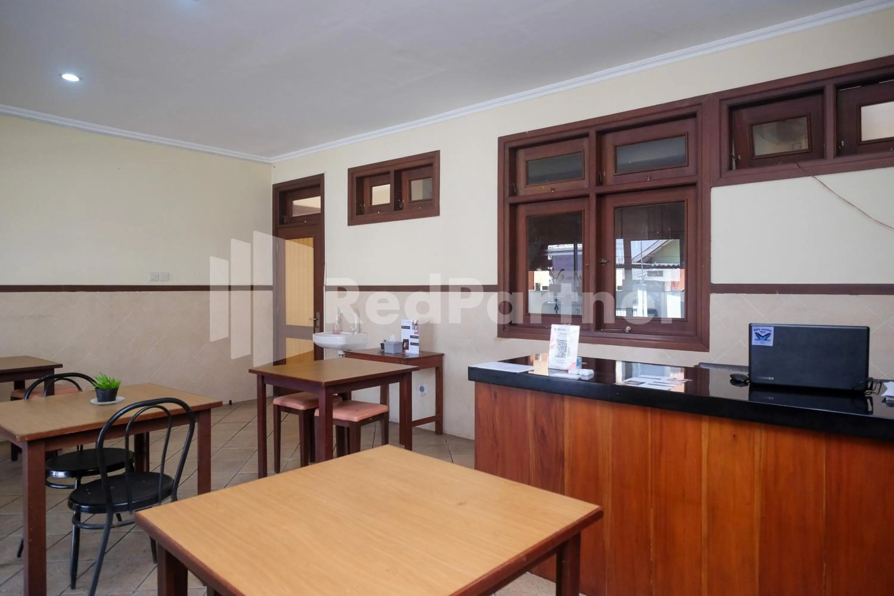 Restaurant/places to eat in Griya Fatima Mitra RedDoorz near UGM