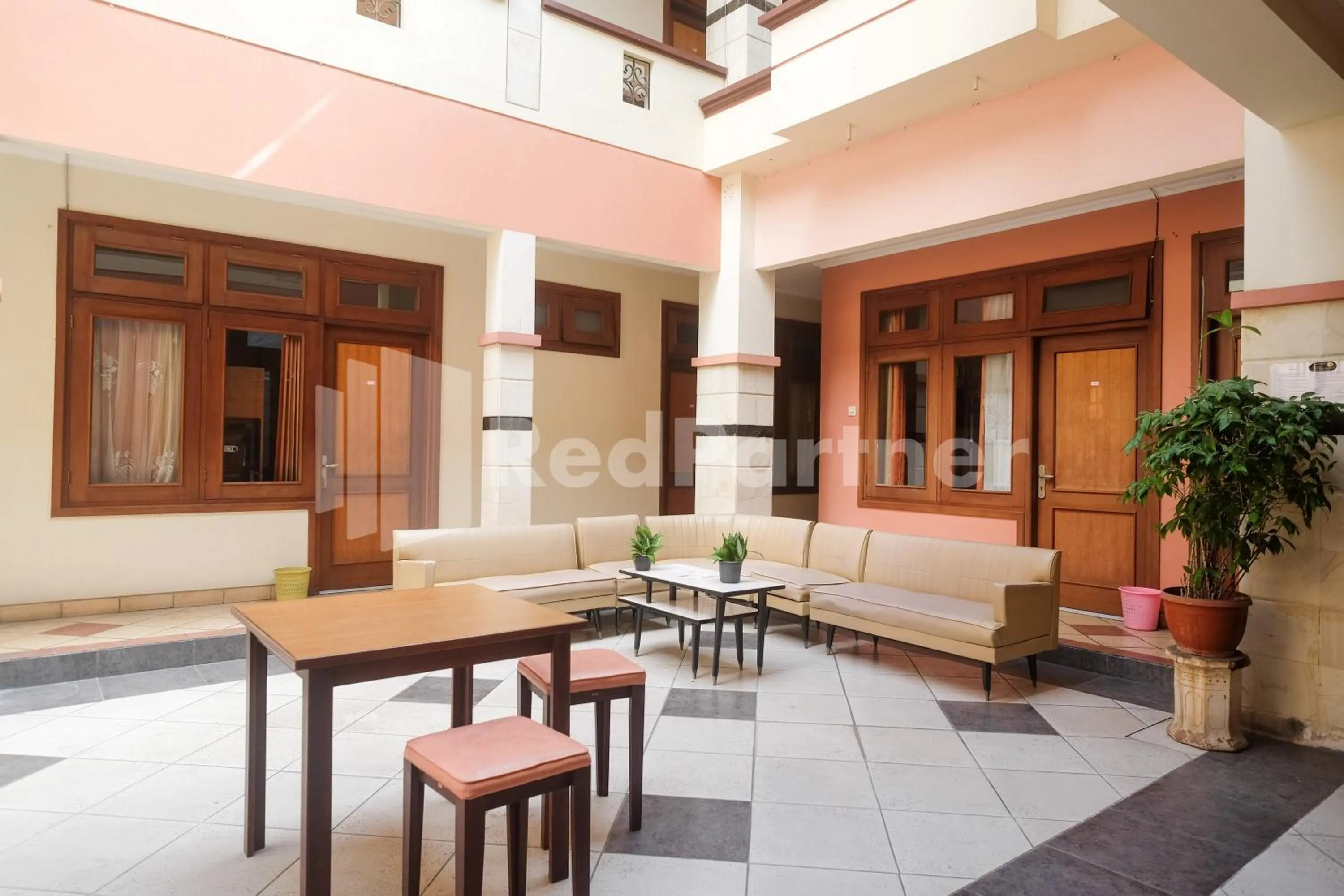 Seating area in Griya Fatima Mitra RedDoorz near UGM