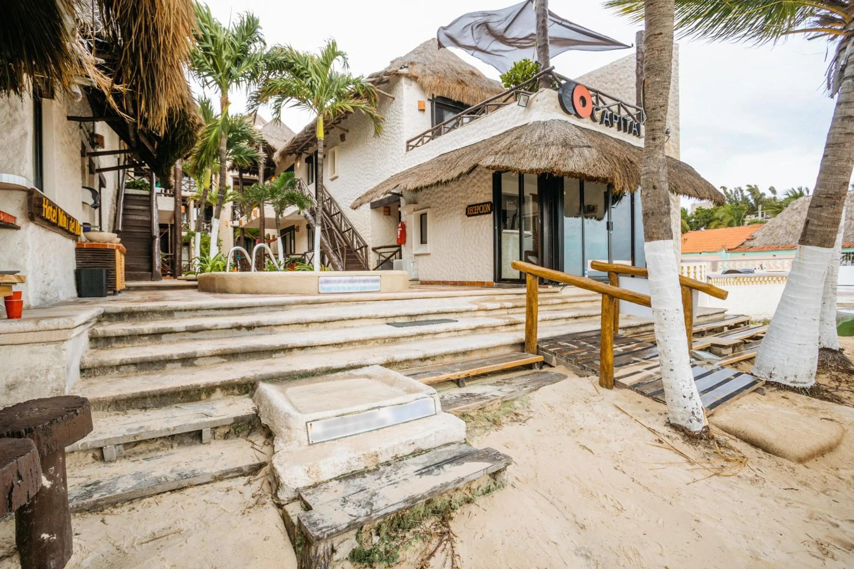 Facade/entrance in Capital O Mimi Del Mar, Playa del Carmen