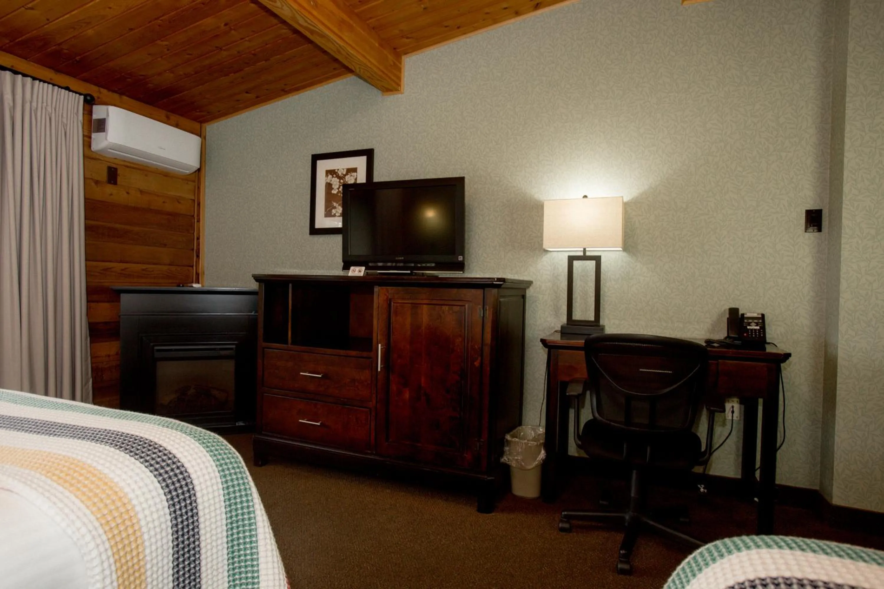 Bed in Oakwood Resort