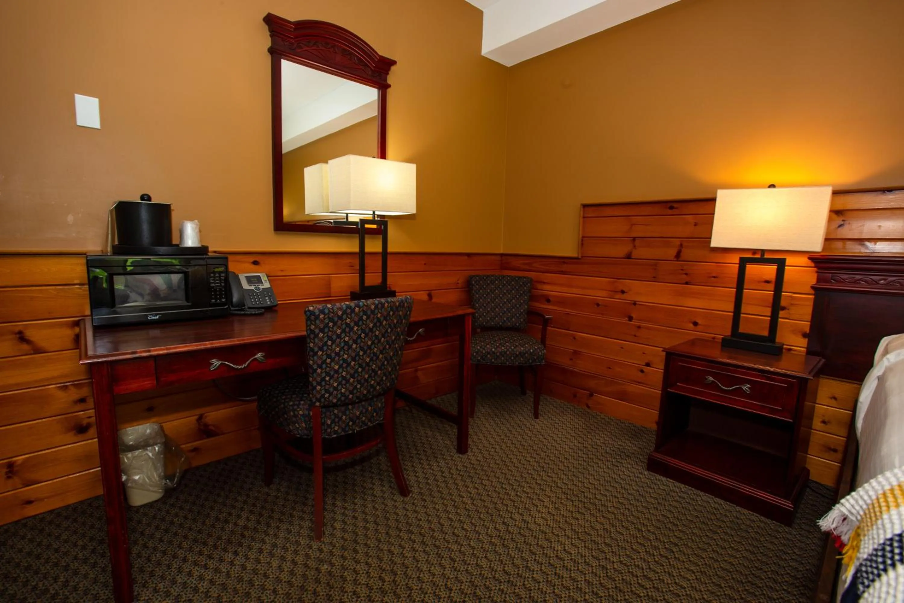 View (from property/room), Bed in Oakwood Resort