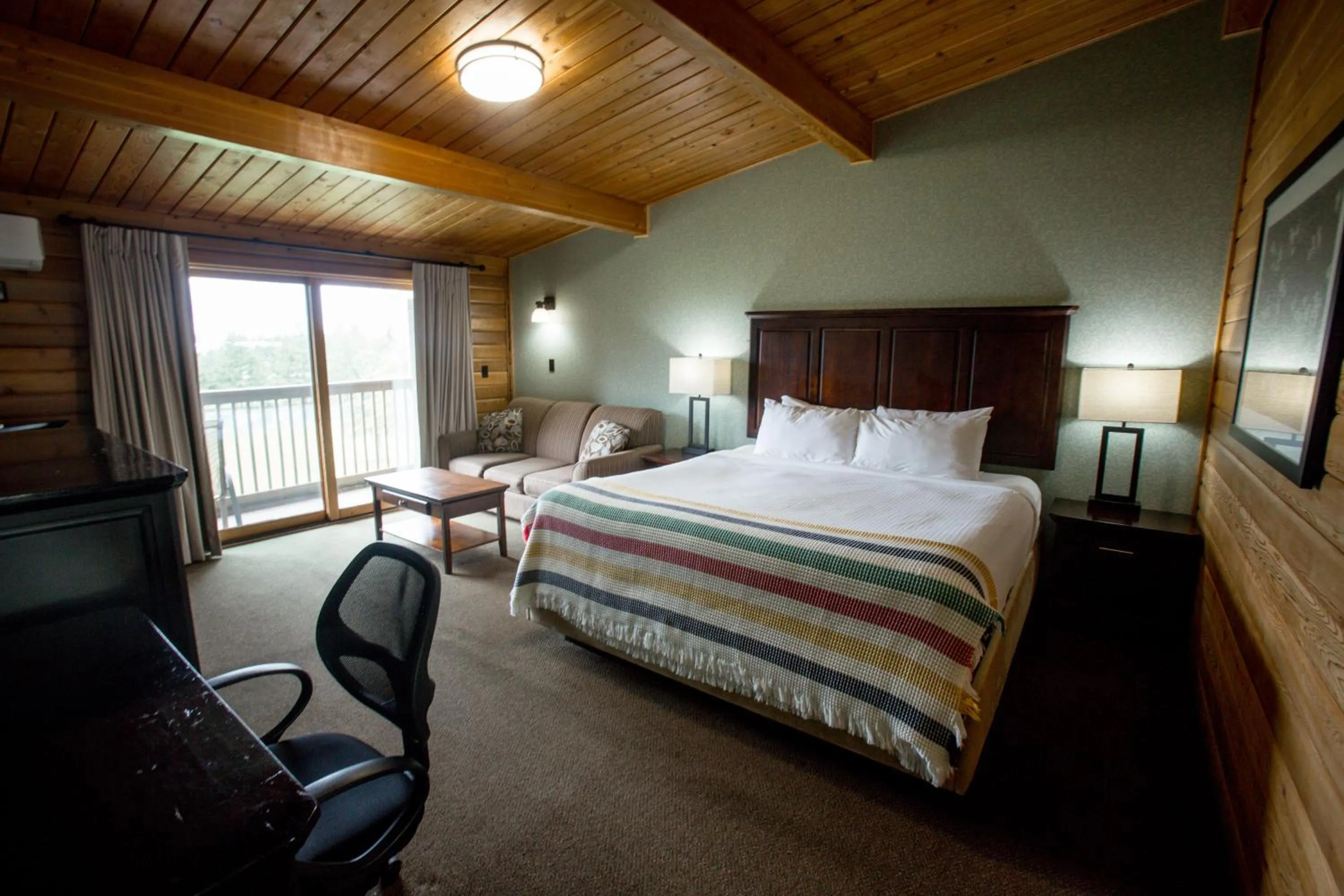 Bed in Oakwood Resort