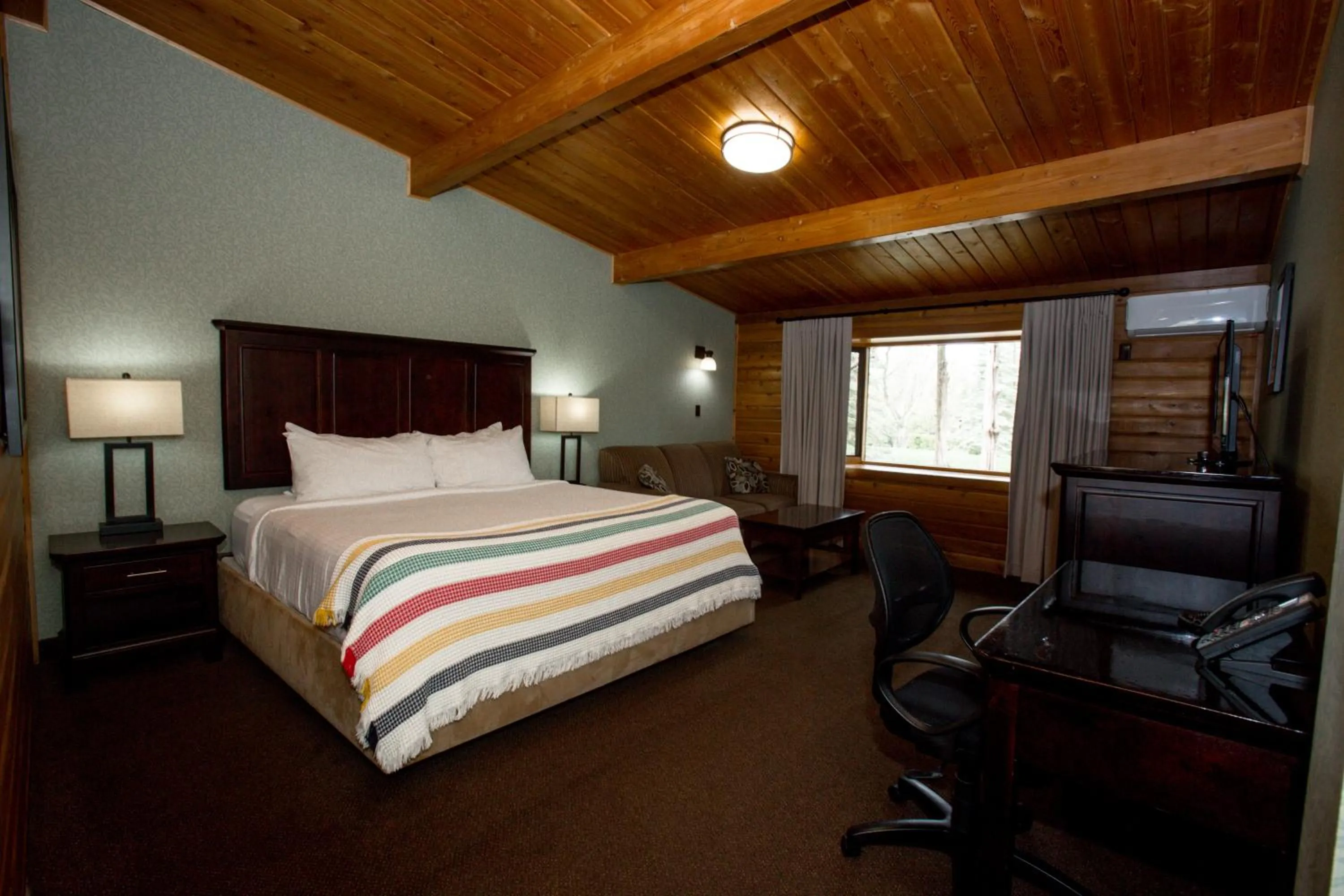 Bed in Oakwood Resort