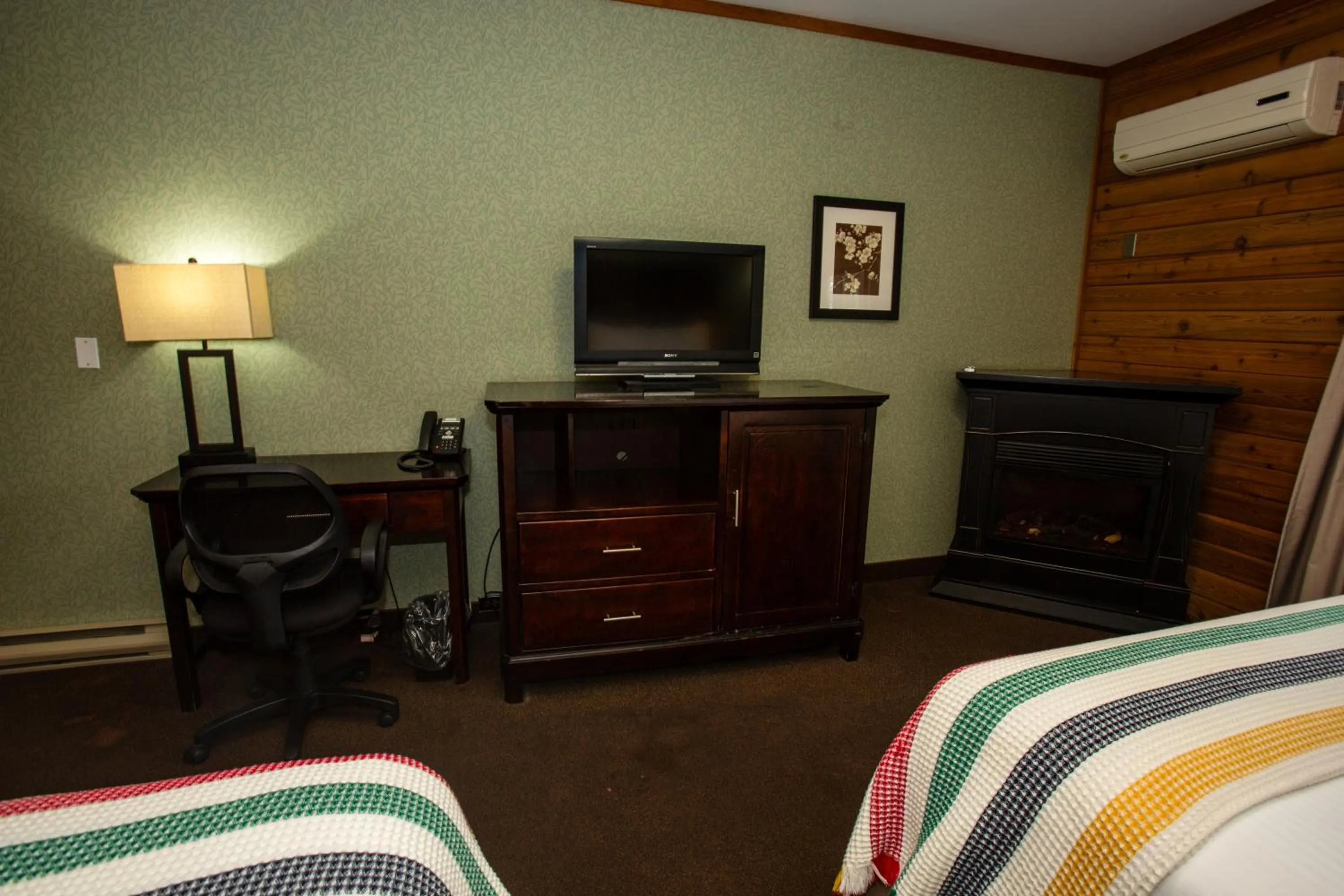TV and multimedia, Bed in Oakwood Resort