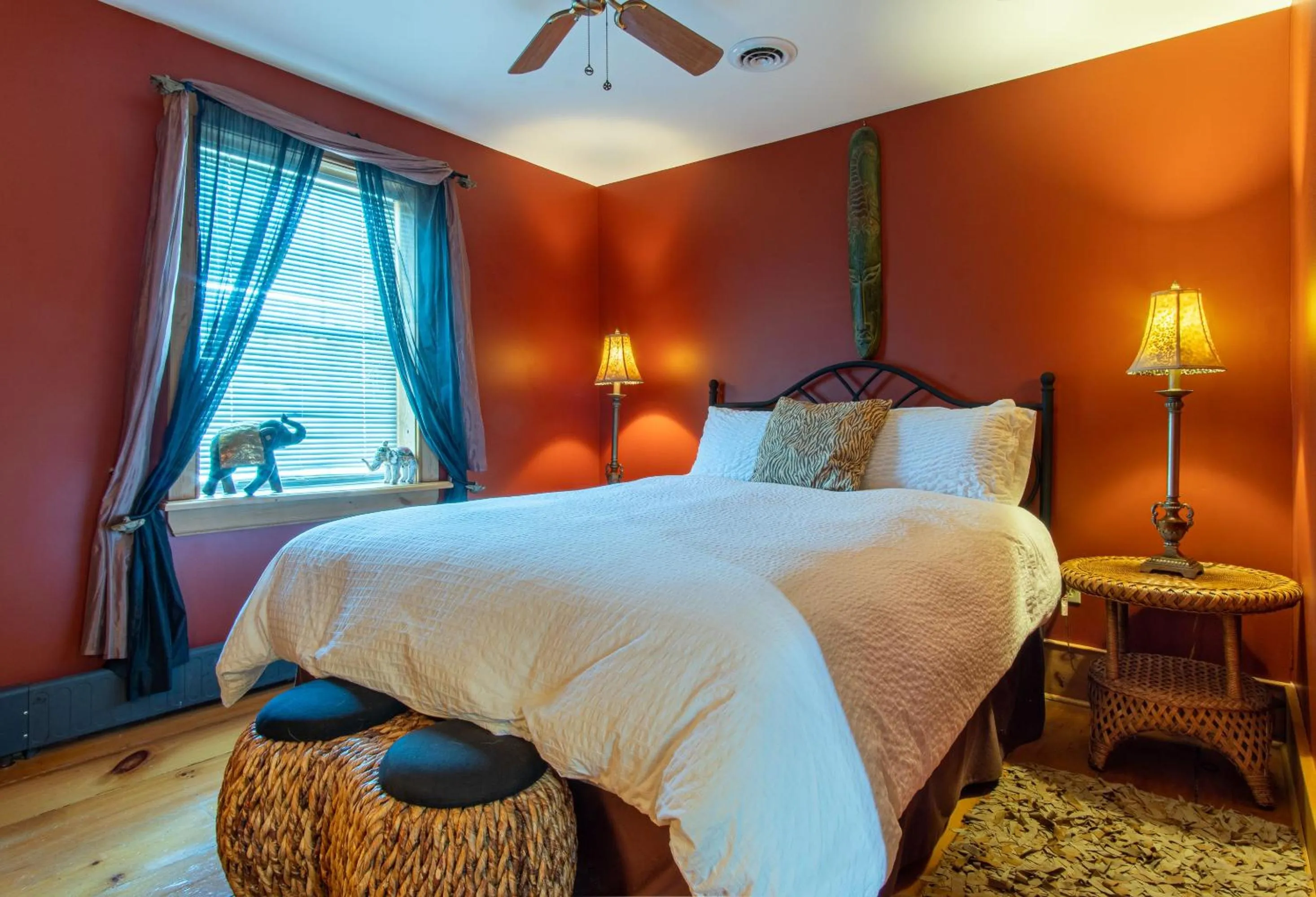 Photo of the whole room in Emilyville Inn