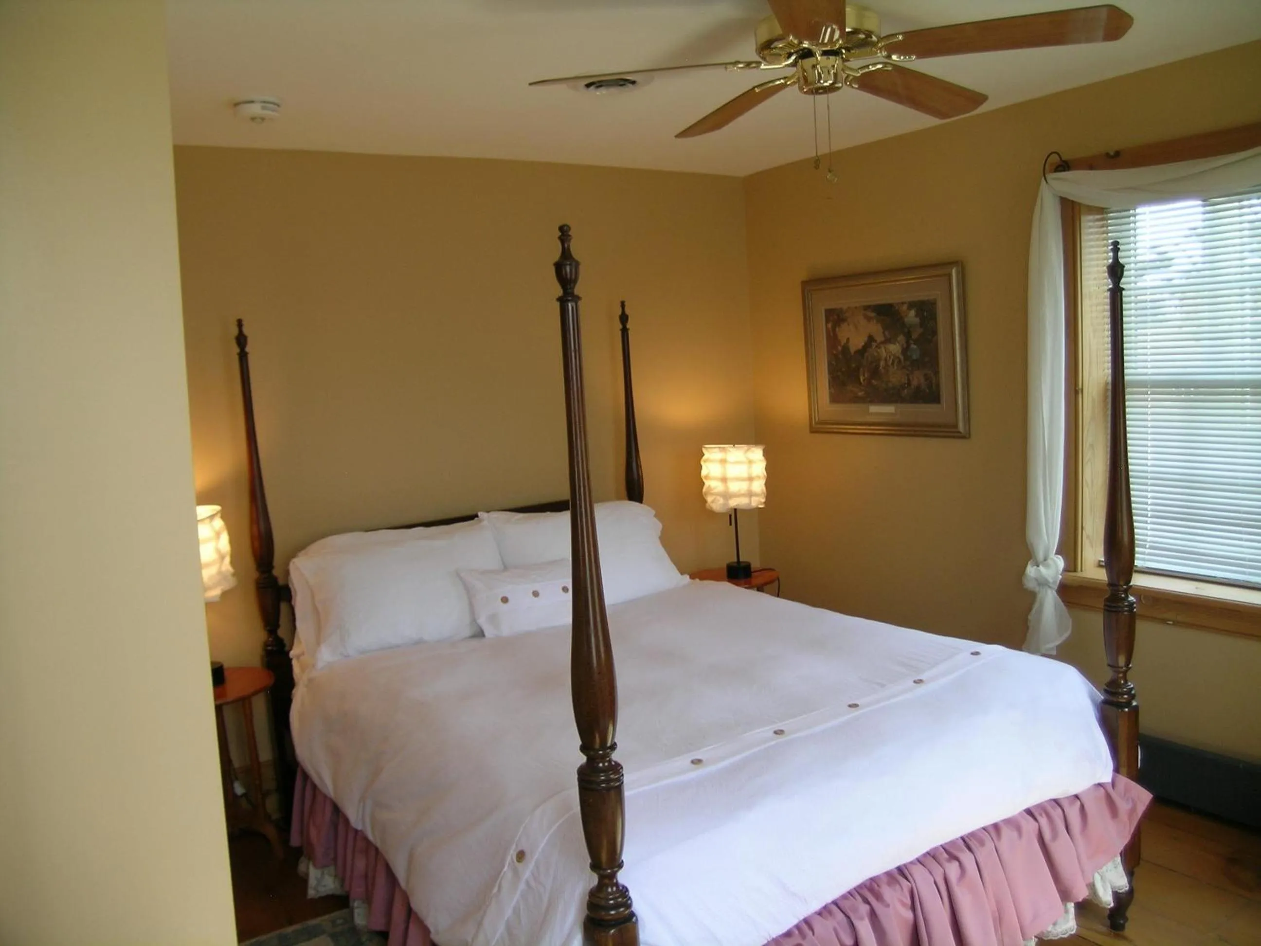 Bed in Emilyville Inn