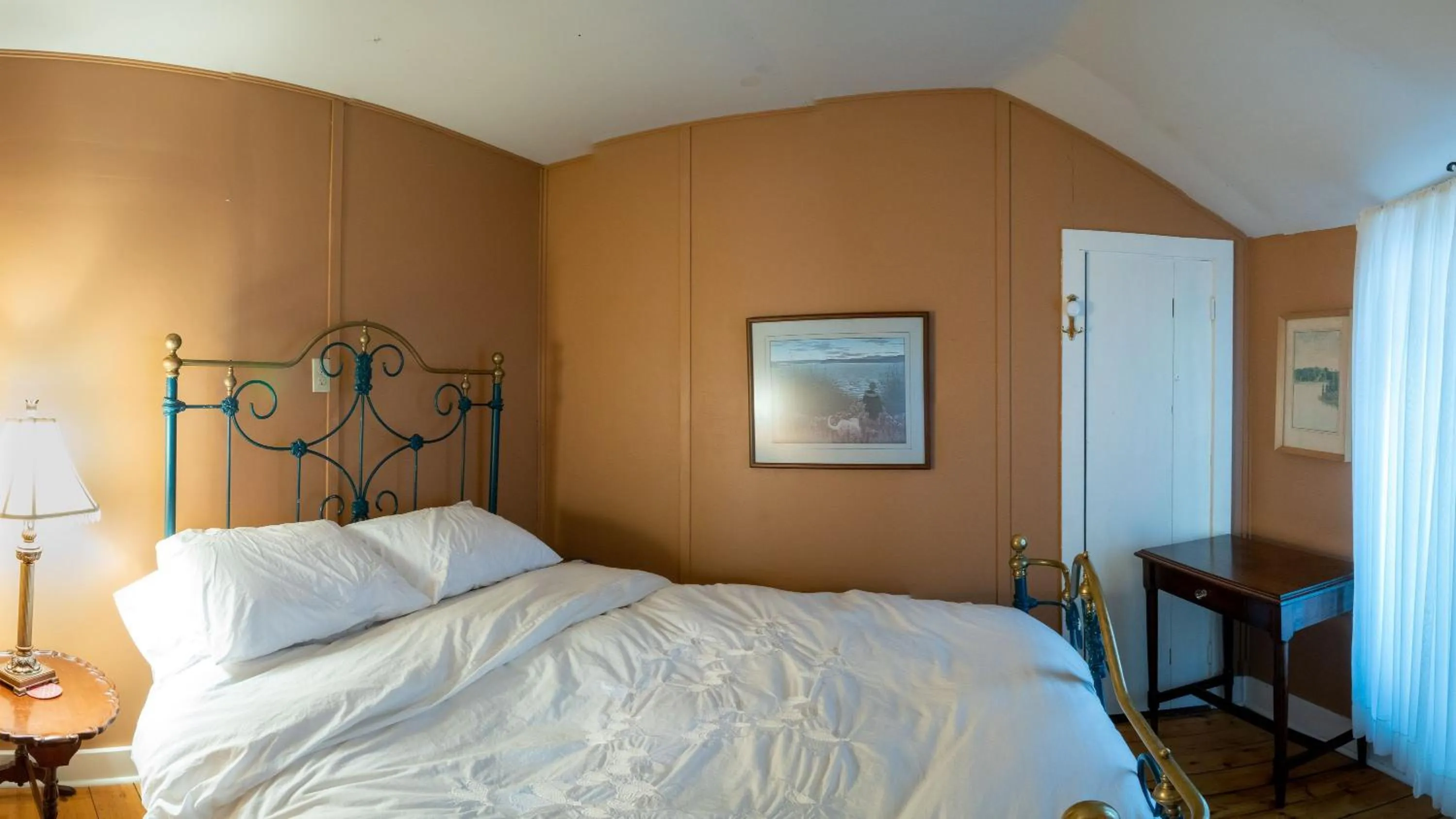 Bed in Windswept on the Trent