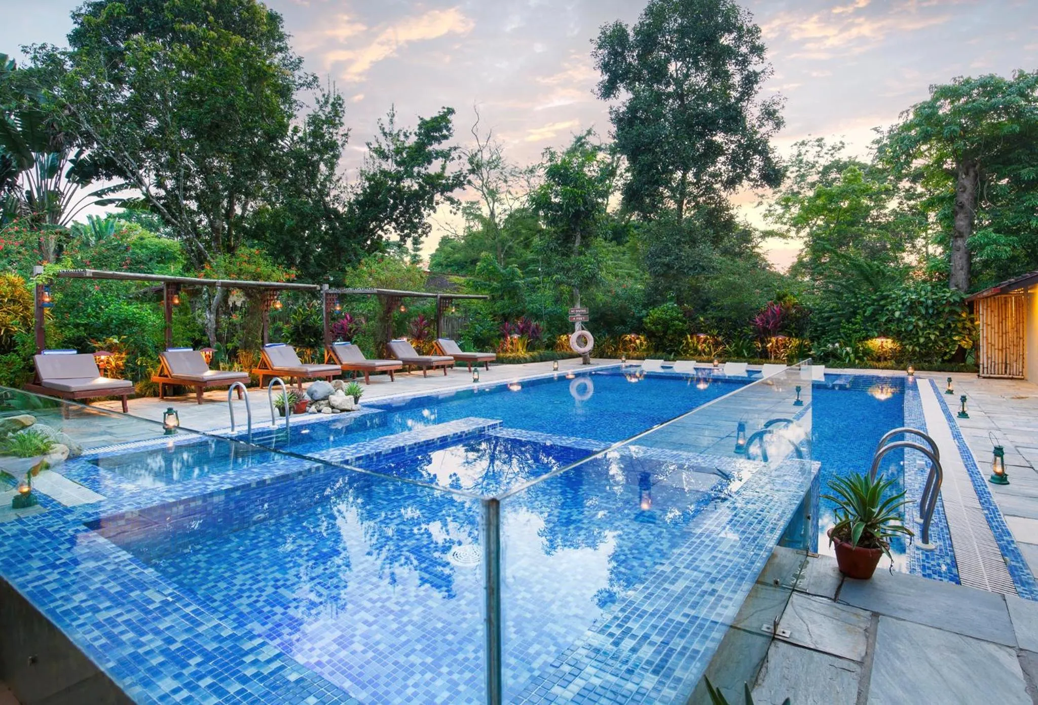 Swimming pool in Green Mansions Jungle Resort