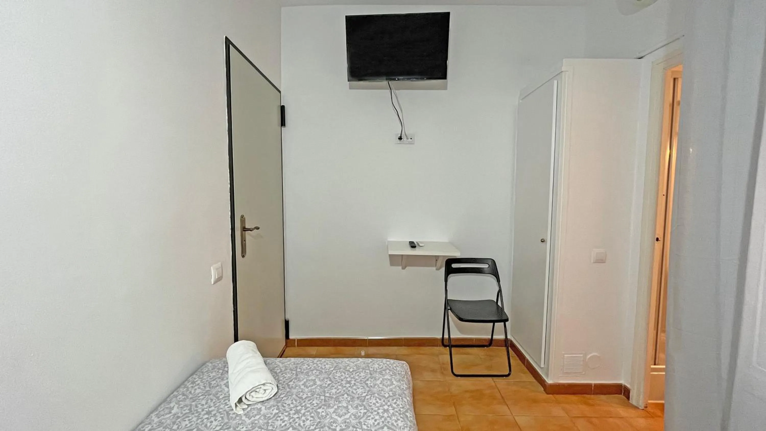 Photo of the whole room, Bed in Hostal La Premsa