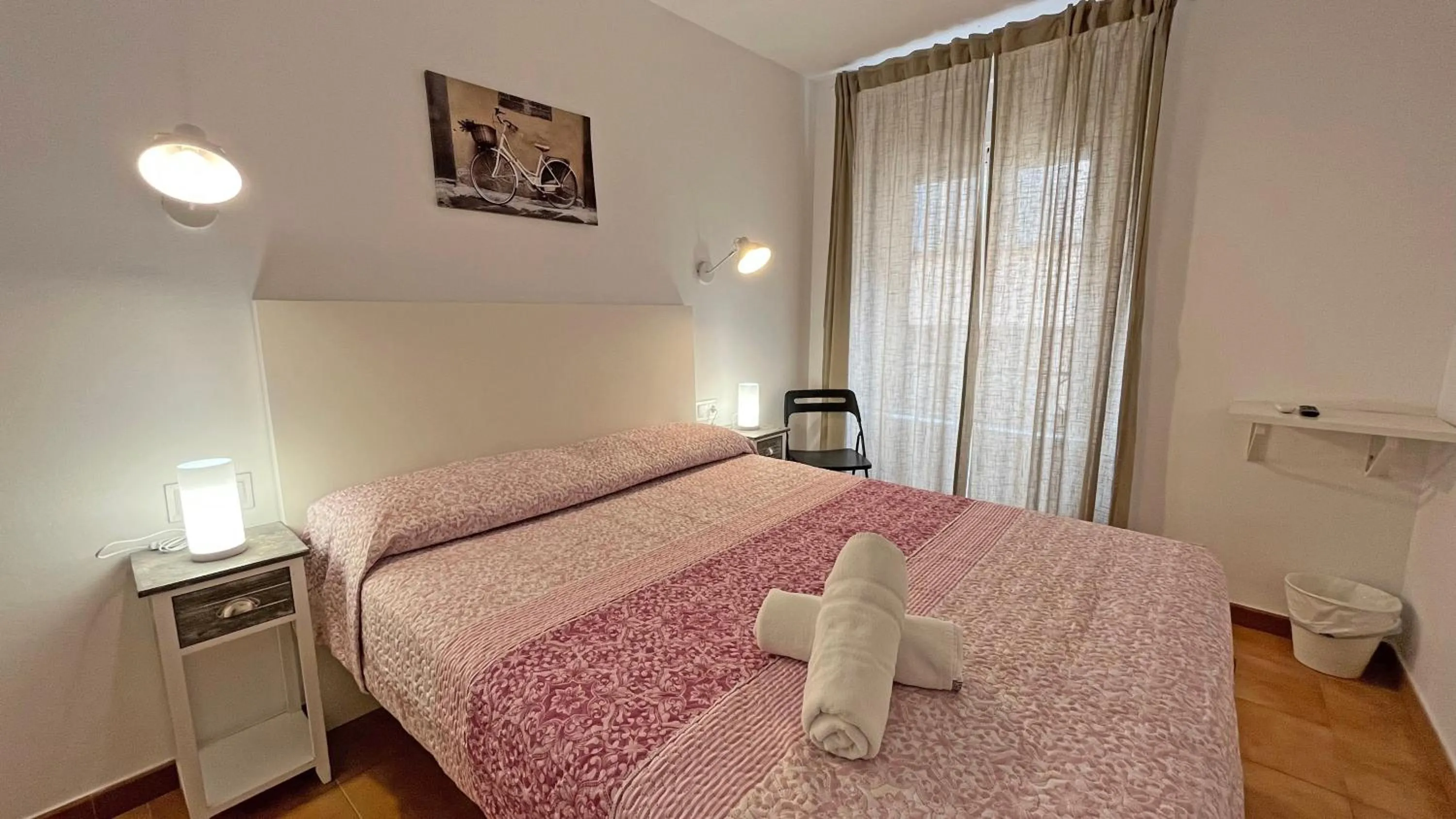 Photo of the whole room, Bed in Hostal La Premsa