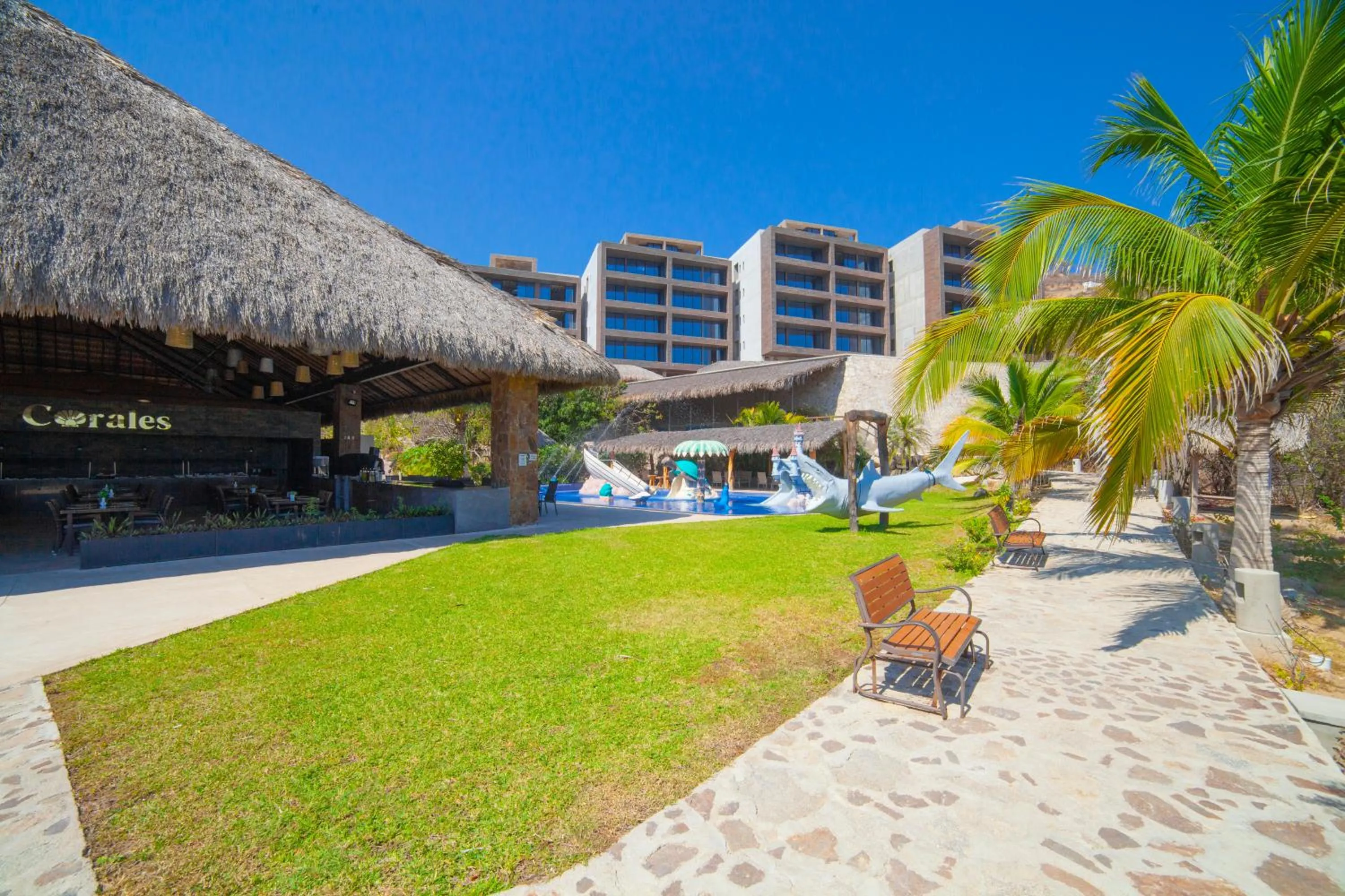 Day in Coral Blue Huatulco All Inclusive