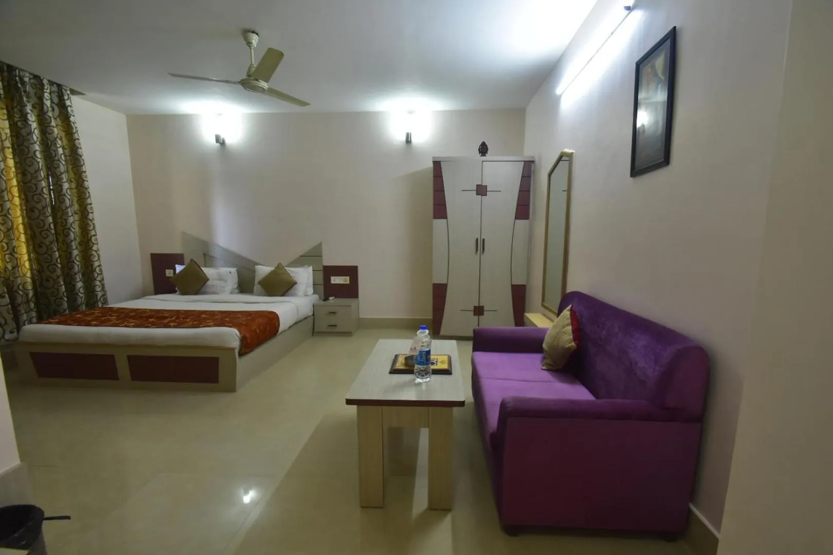 Bedroom, Bed in Hotel Royal Highness