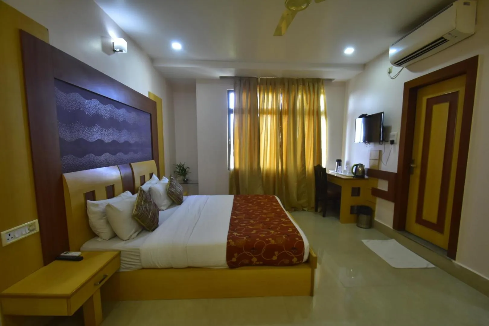 Bedroom, Bed in Hotel Royal Highness