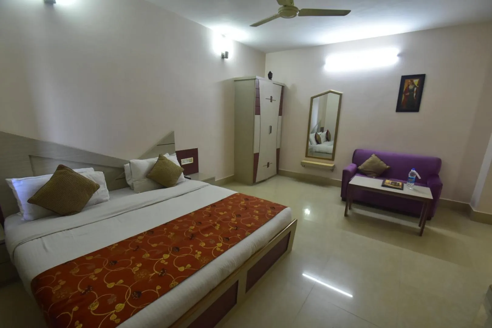 Bedroom, Bed in Hotel Royal Highness