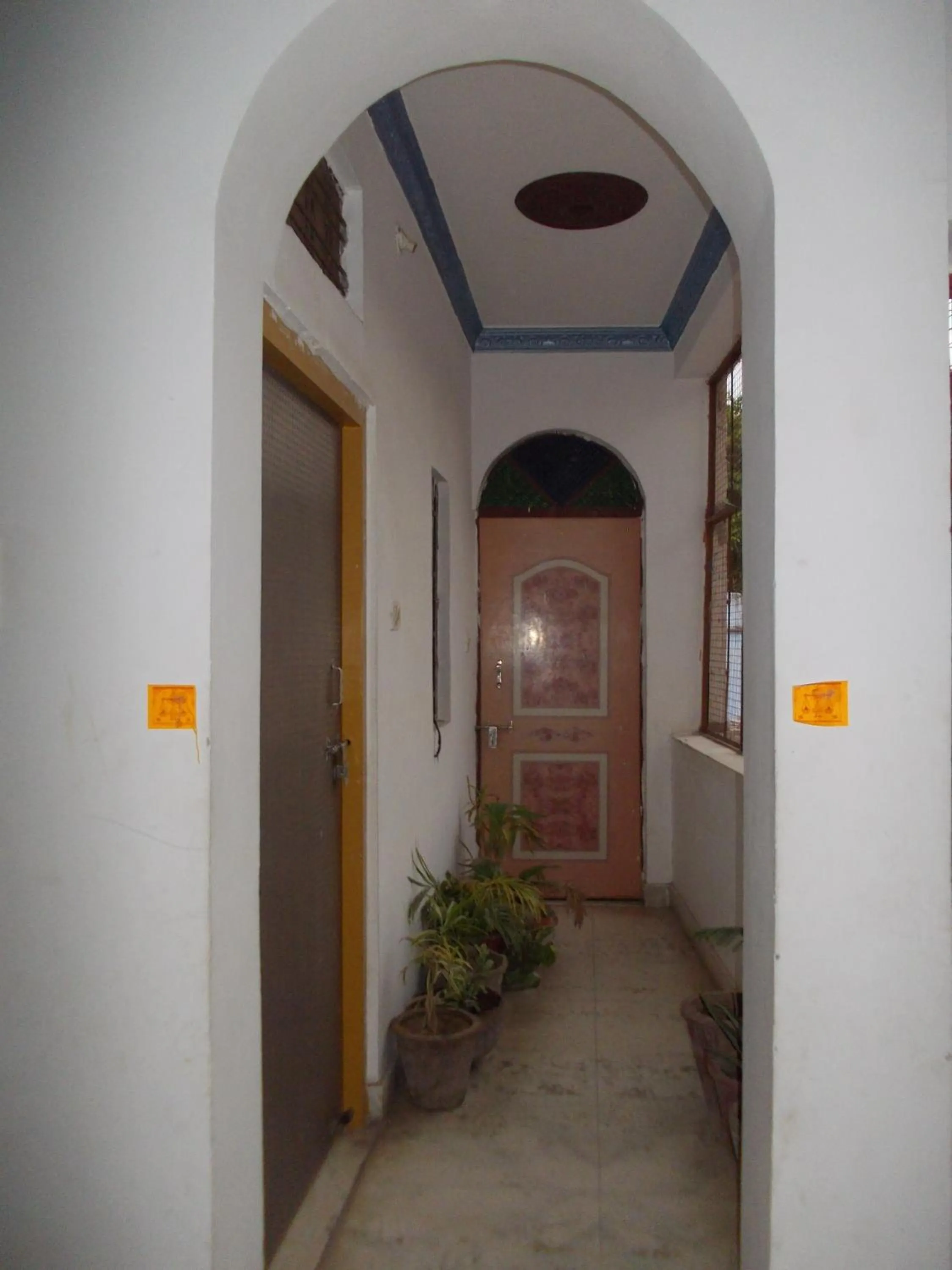 Inner courtyard view in Raj Mahal Guest House