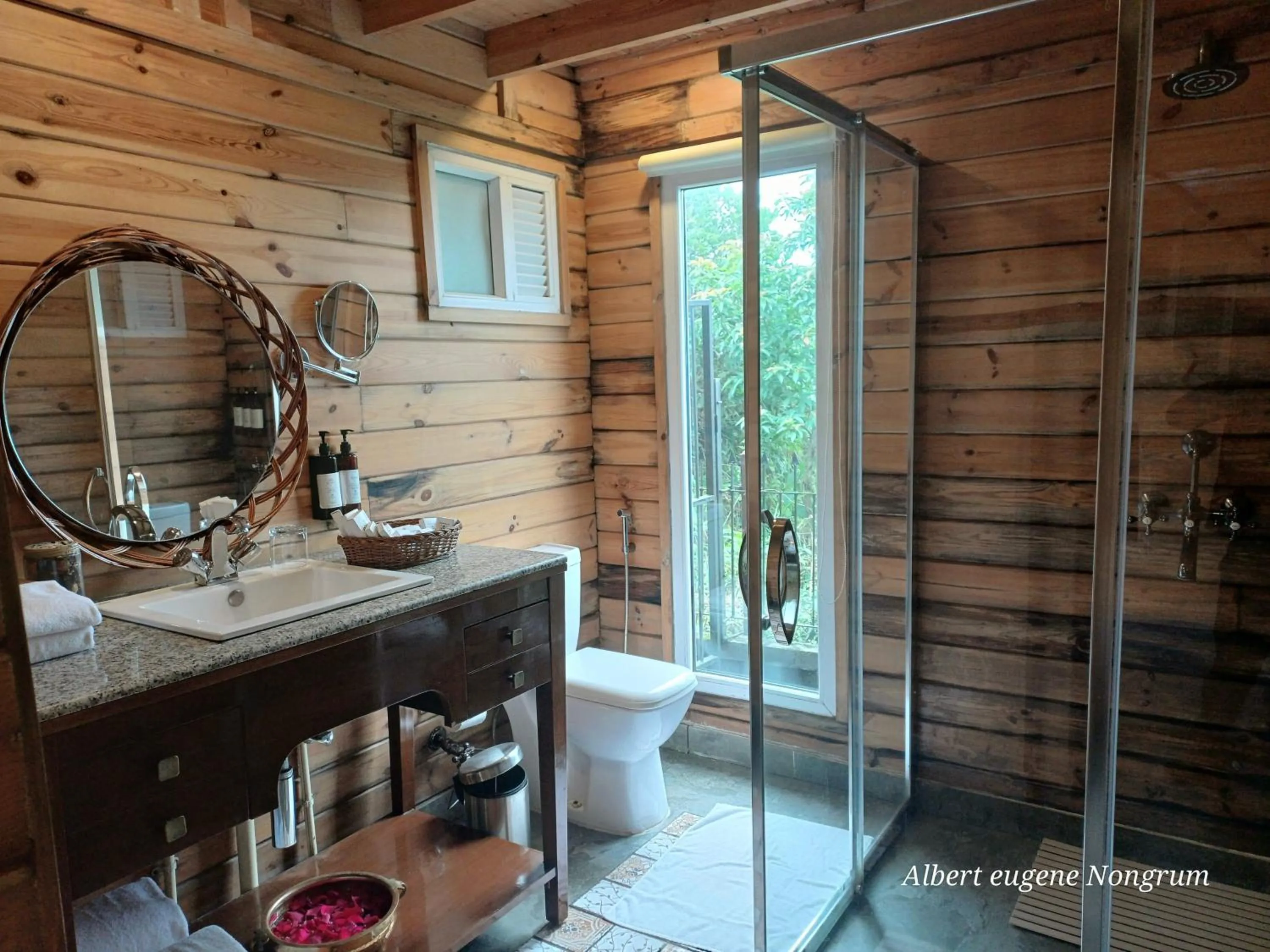 Toilet in Polo Cherrapunjee Resort