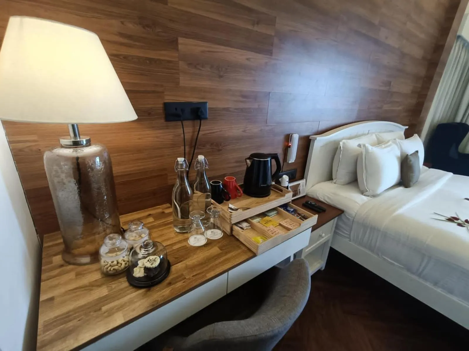 Coffee/tea facilities, Bed in Polo Cherrapunjee Resort