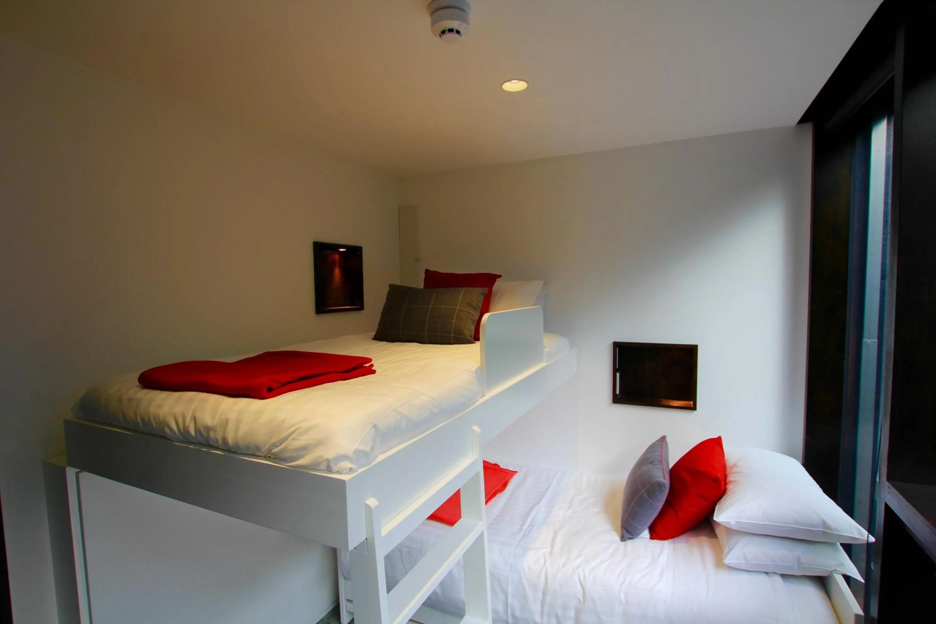 bunk bed, Bed in Old Bishop's Quarters