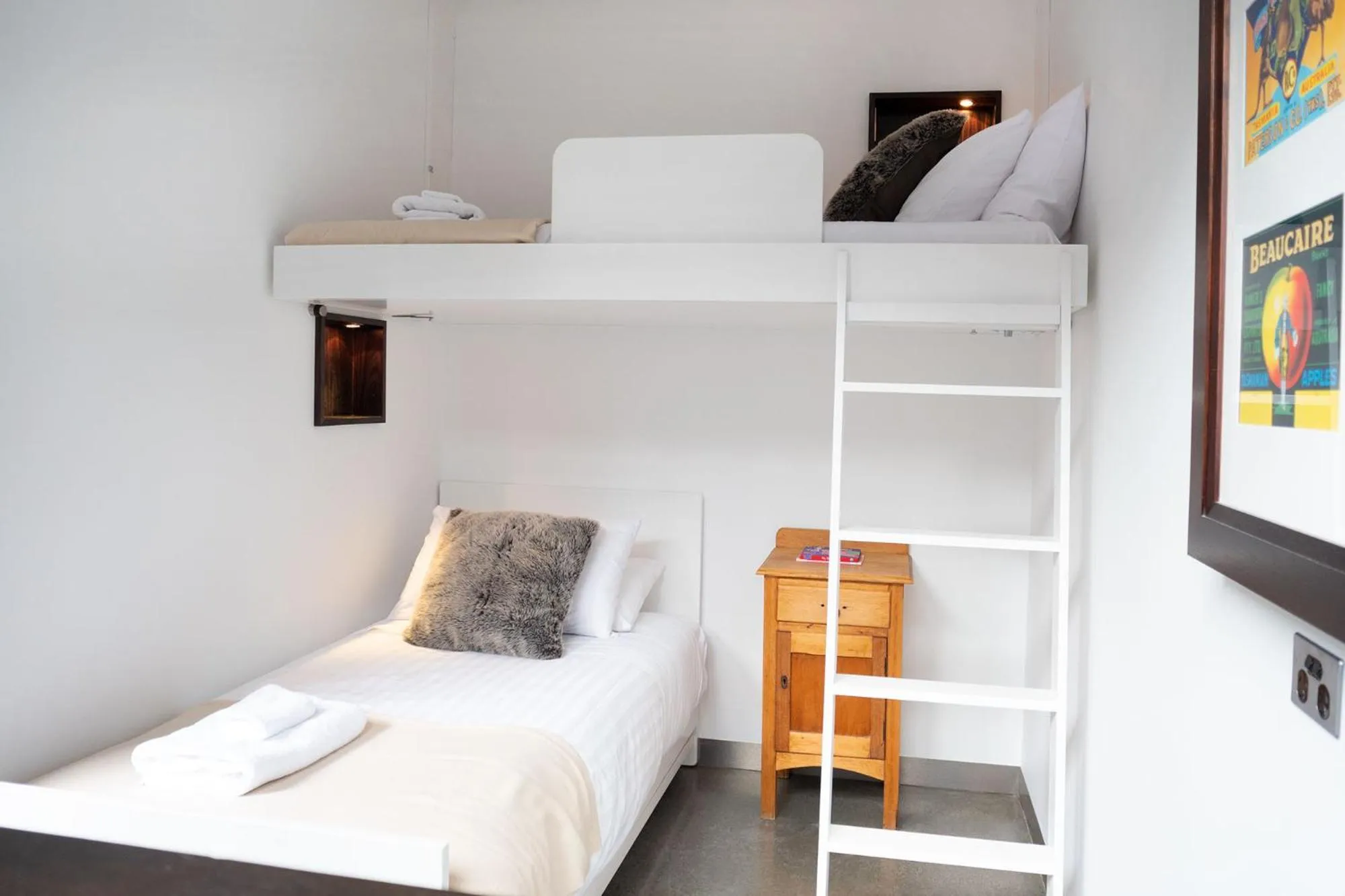 bunk bed, Bed in Old Bishop's Quarters