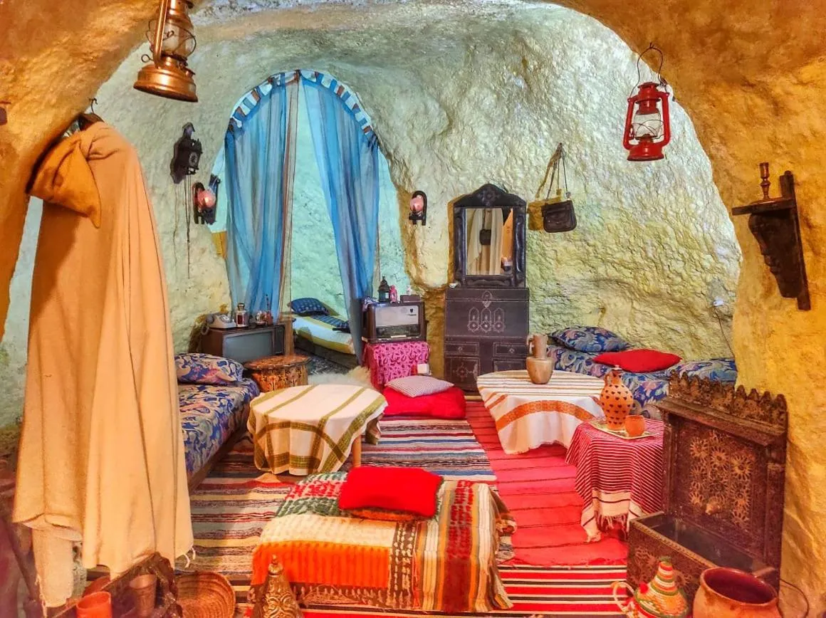 Living room, Bed in Grotte Thami
