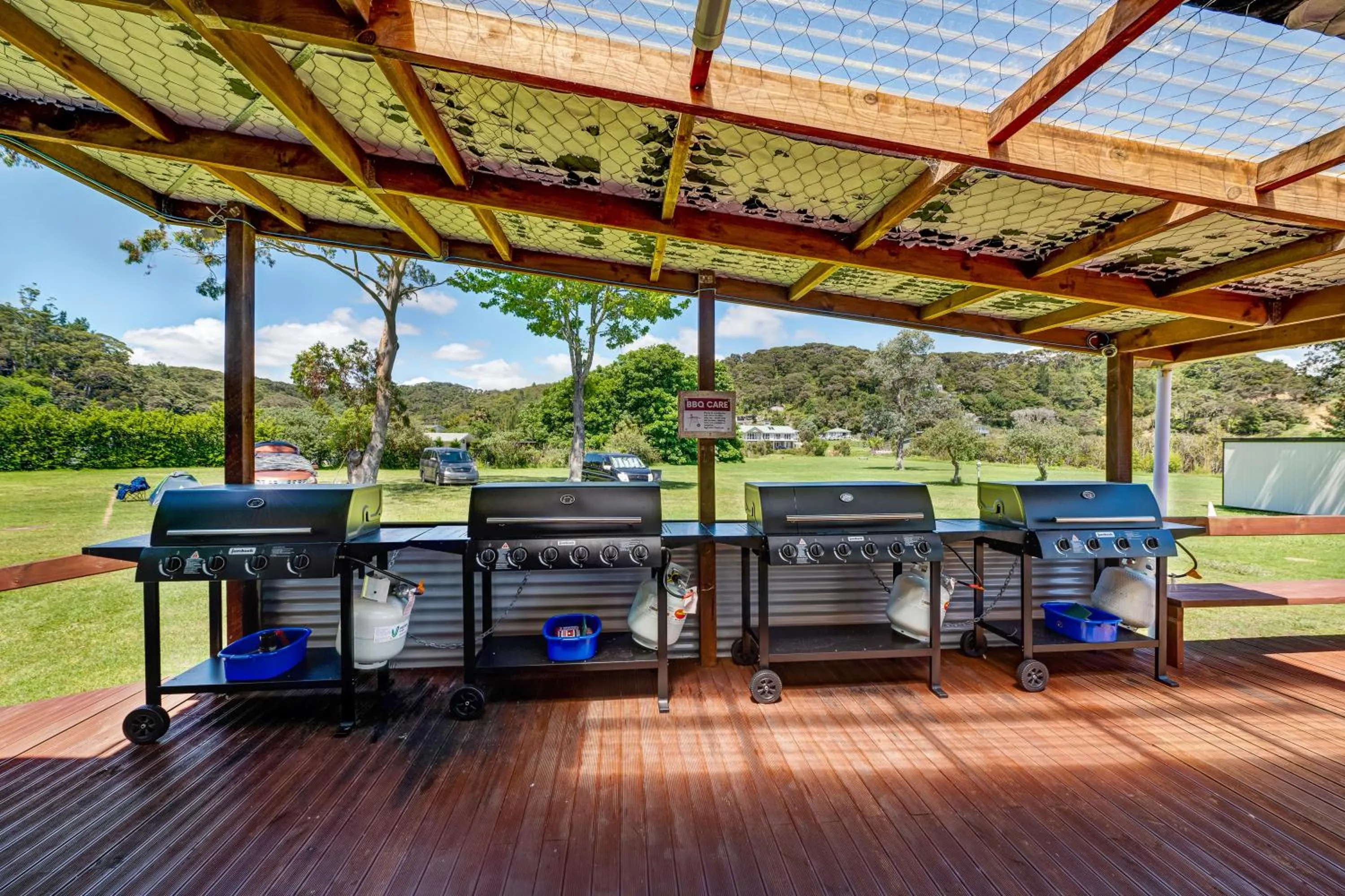 BBQ facilities in Waitangi Holiday Park