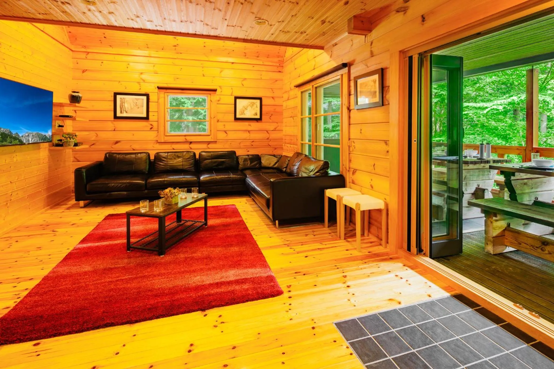 Patio in Phoenix Chalets by HHG