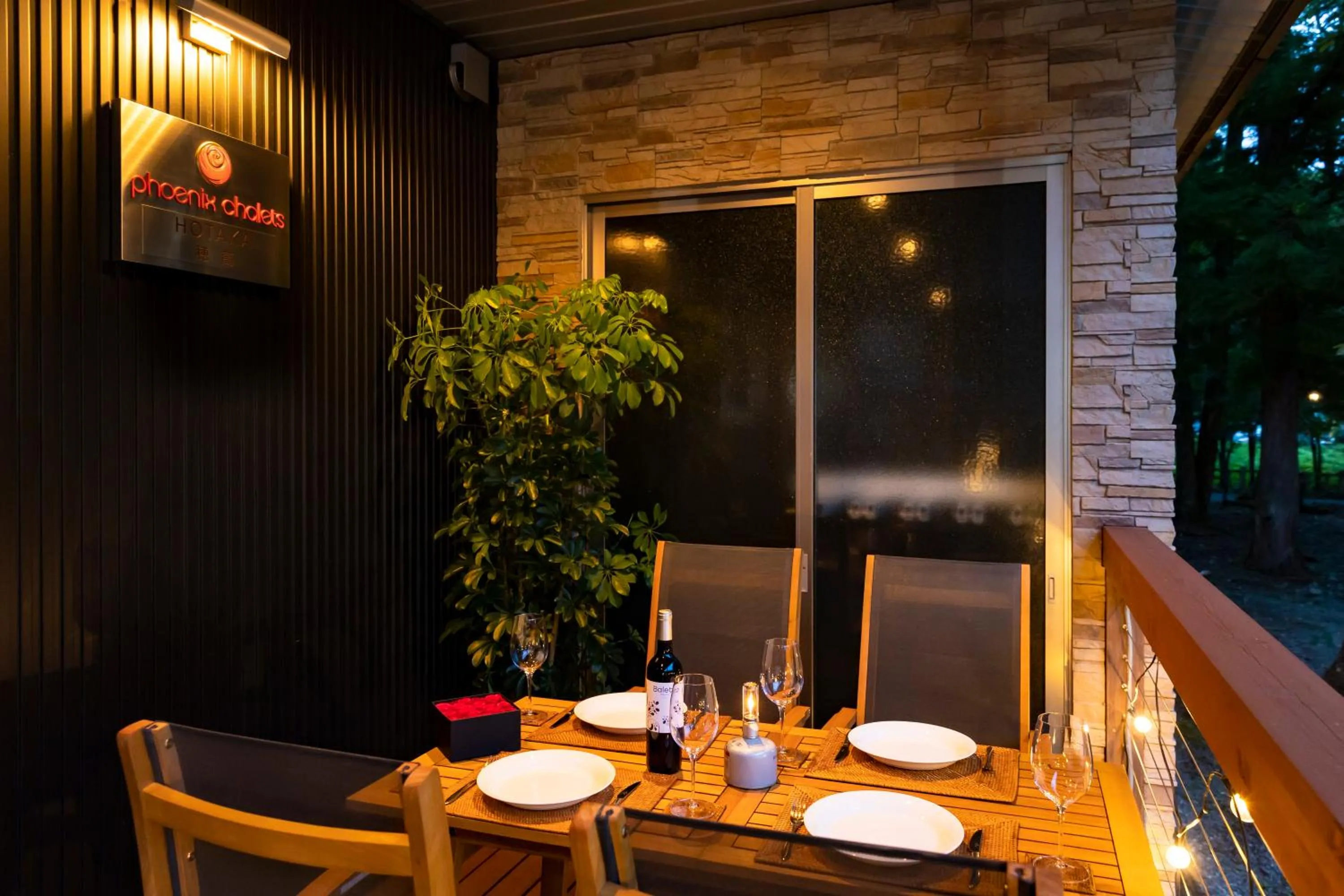 Balcony/Terrace in Phoenix Chalets by HHG