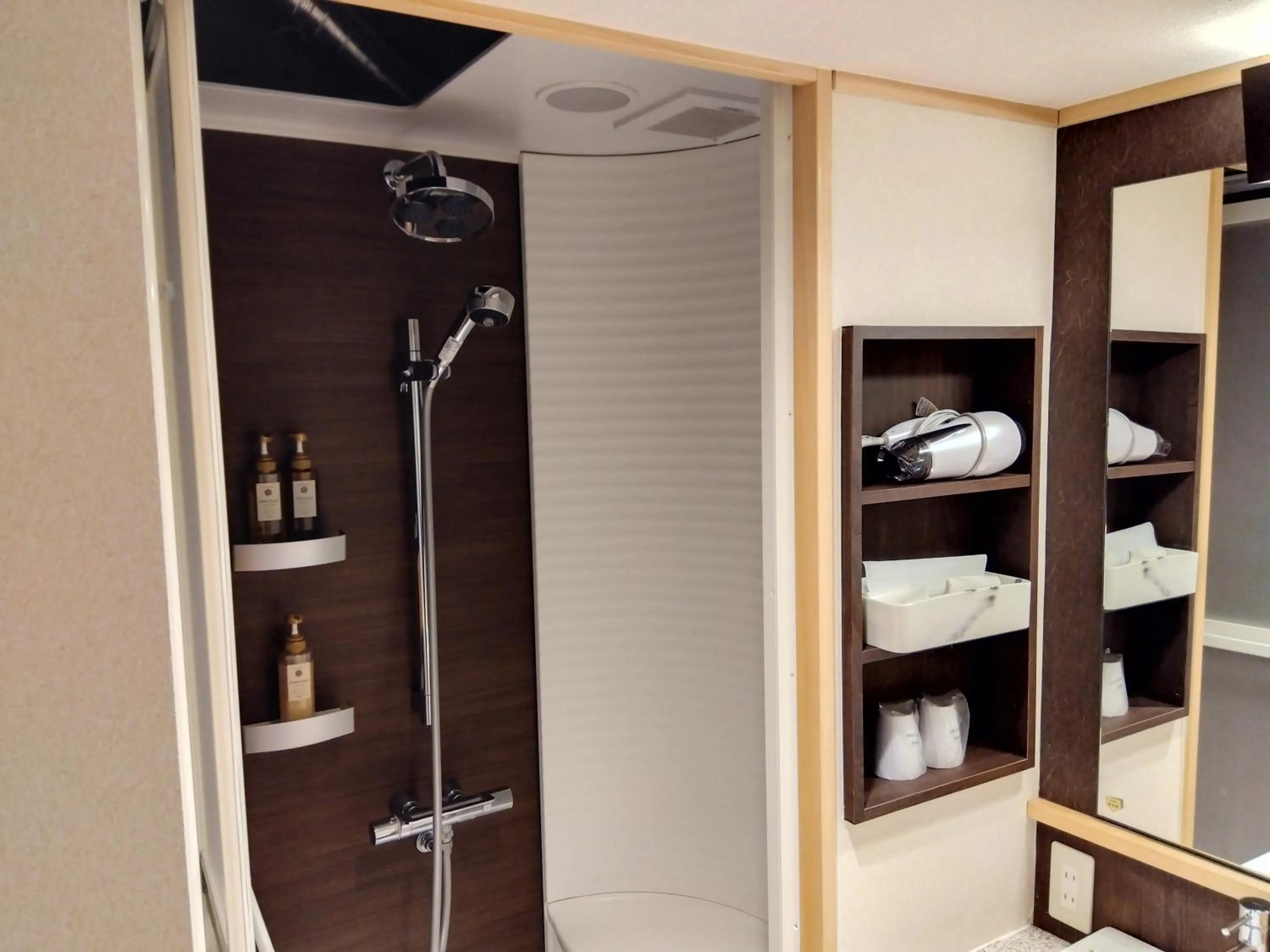 Shower in Lakeland Hotel Mizunosato