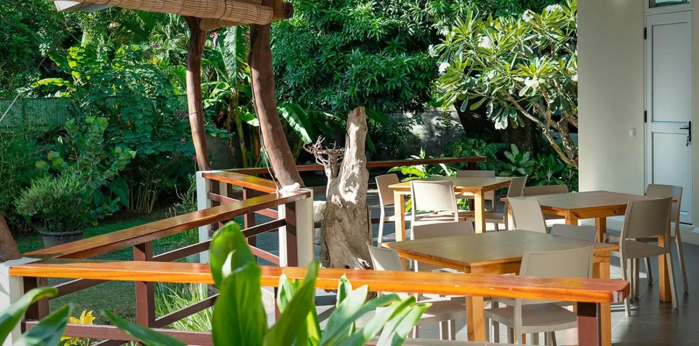 Dining area in Pare LODGE TAHITI