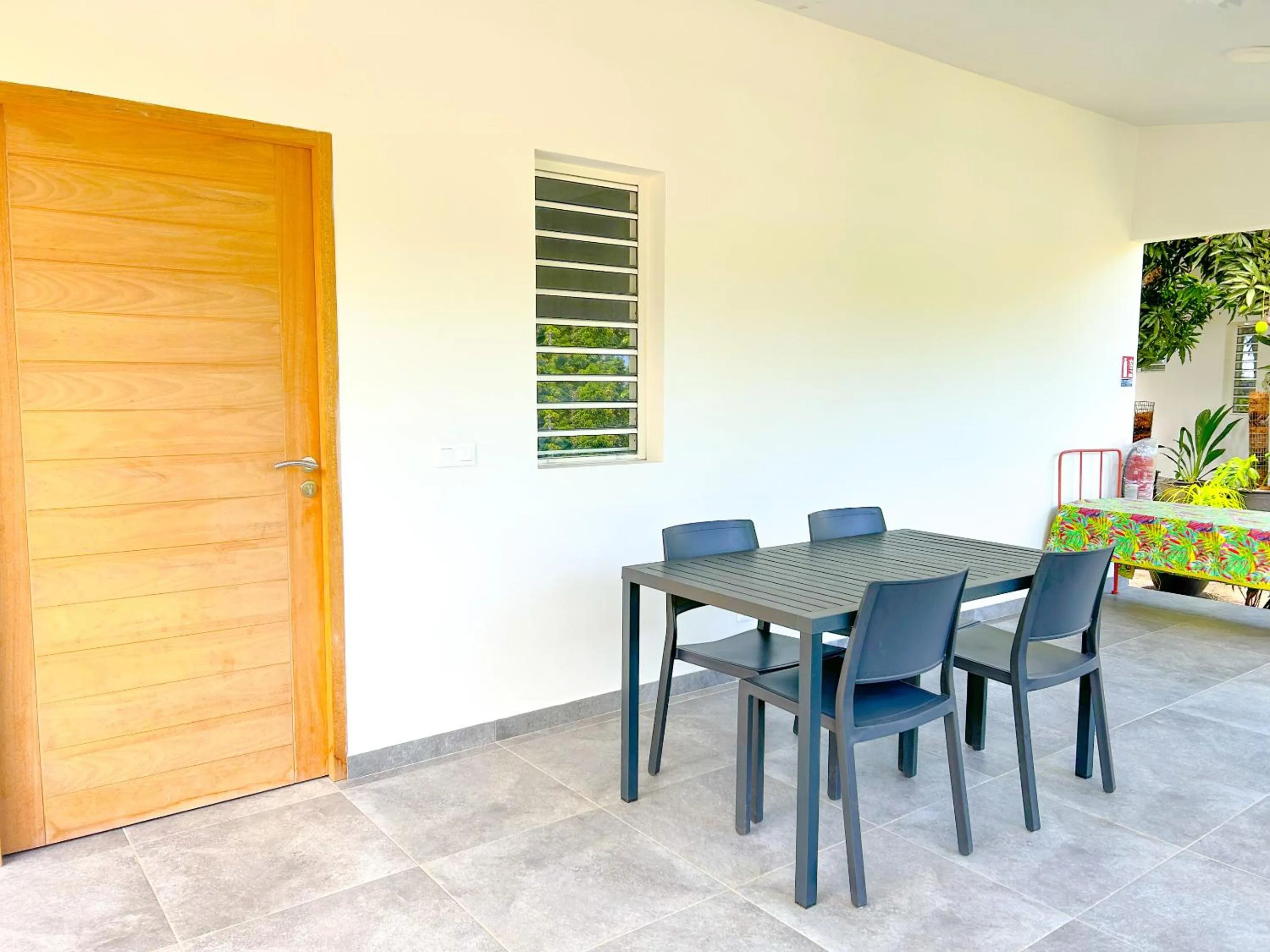 Patio in Pare LODGE TAHITI