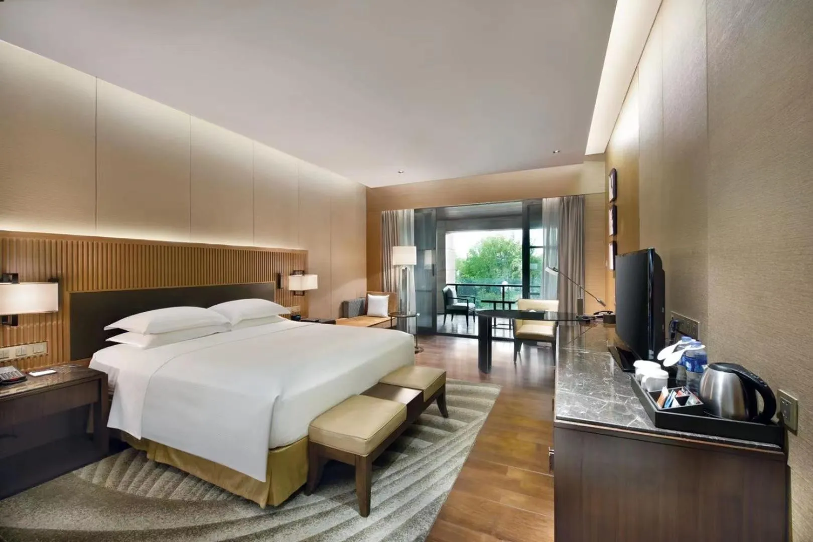 Balcony/Terrace, Bed in Hilton Wuhan Optics Valley