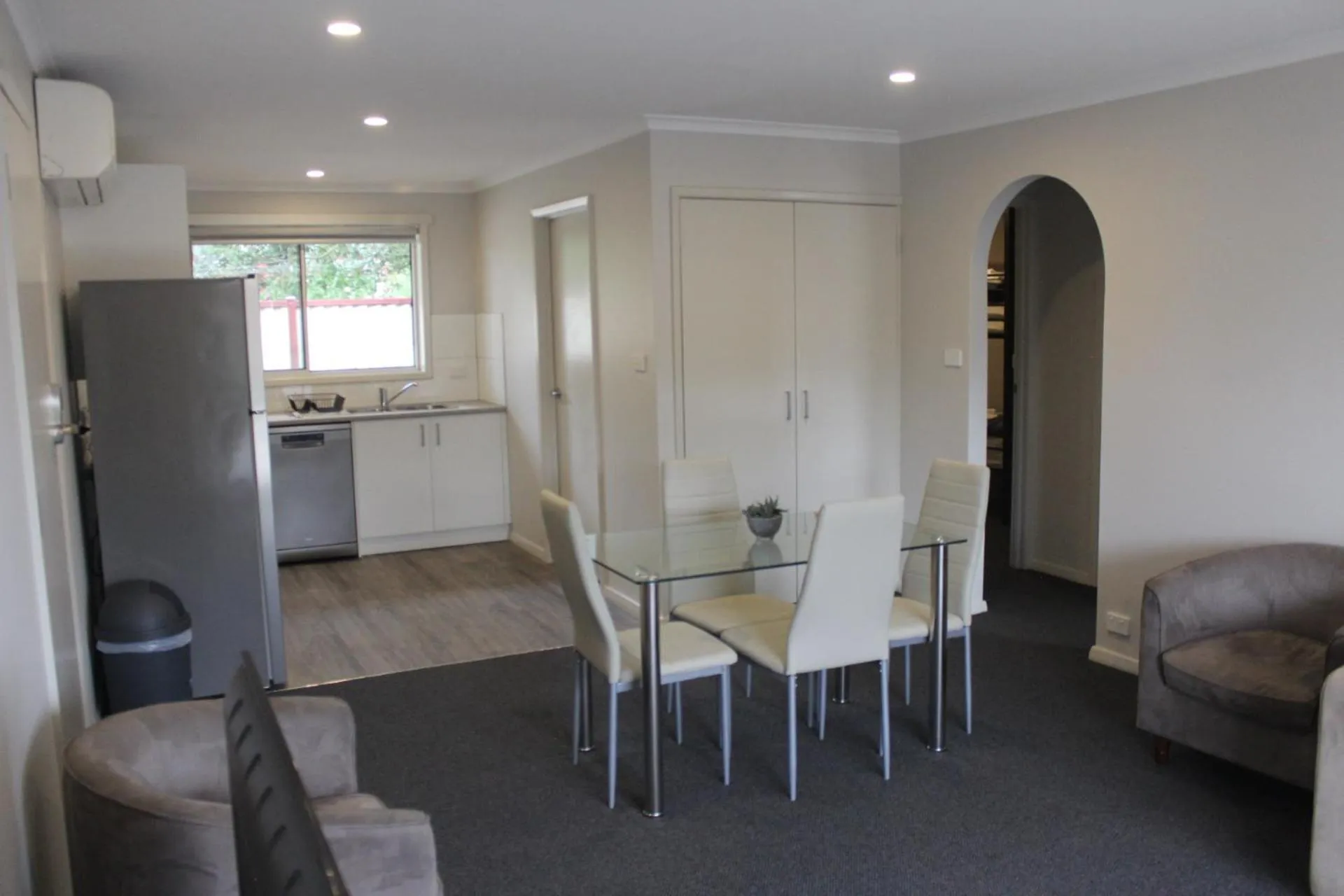Dining area in Cardigan Lodge