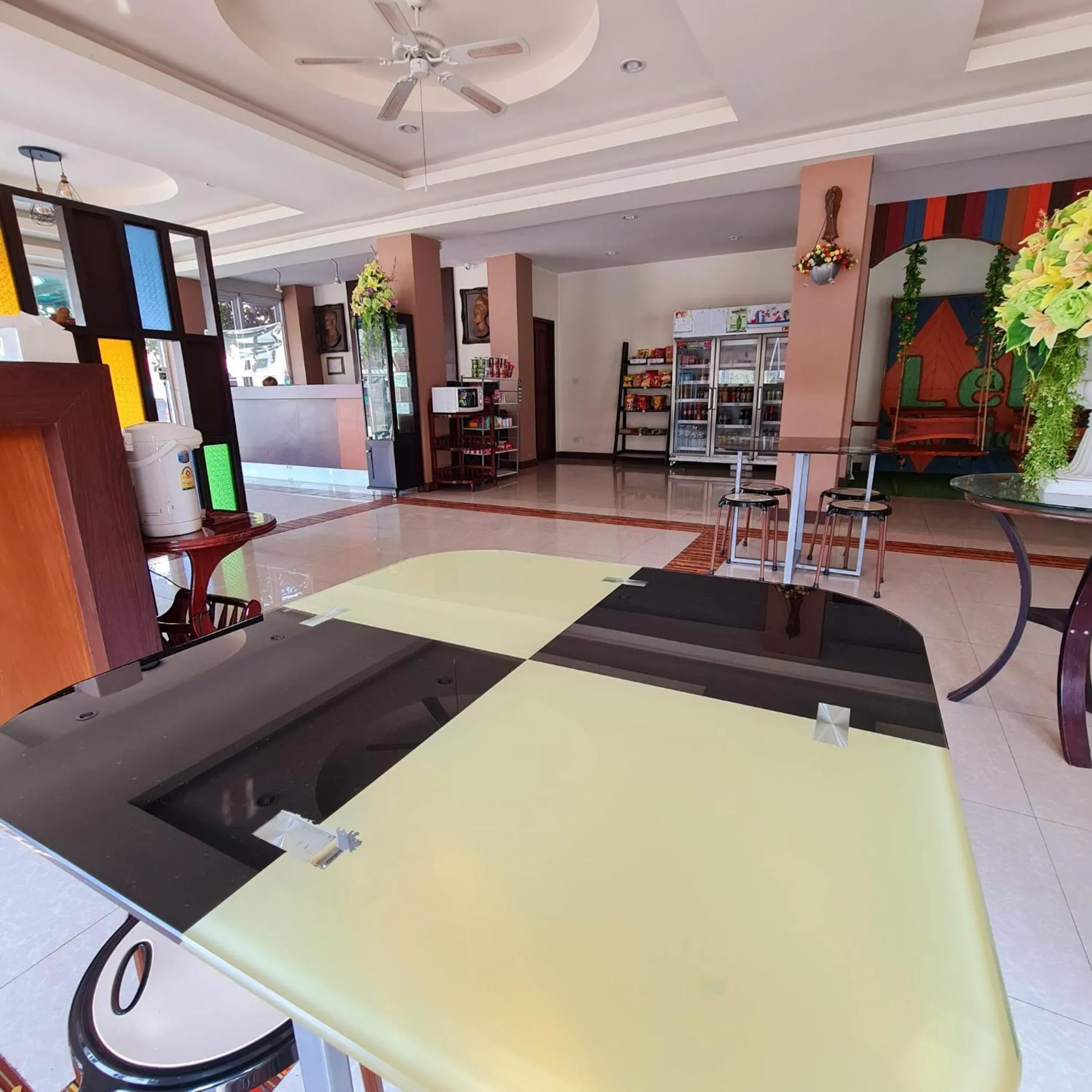 Lobby/Reception in Le' Luxe Residence