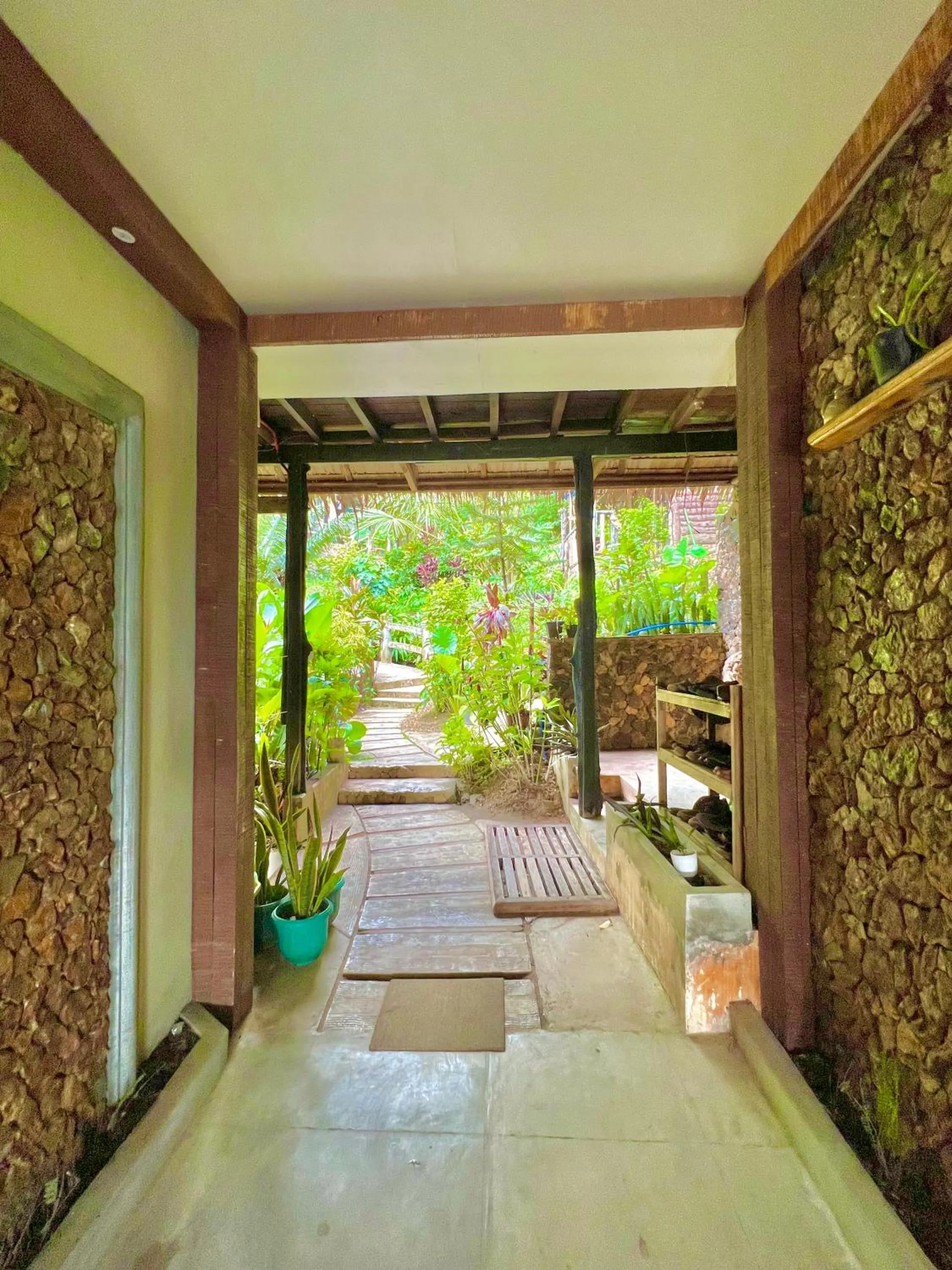 Garden in Novie's Tourist Inn